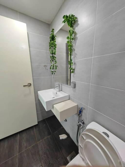 NEW : JALAN Ampang Cosy Staycation.15min Drive to KLCC/PAVILLION