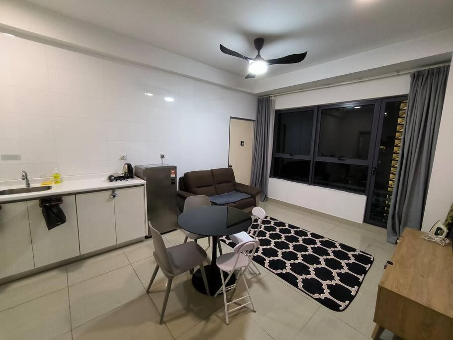 NEW : JALAN Ampang Cosy Staycation.15min Drive to KLCC/PAVILLION