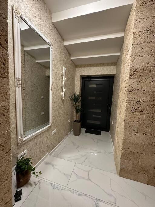 Apartman Little garden near Airport