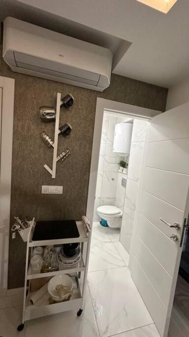 Apartman Little garden near Airport