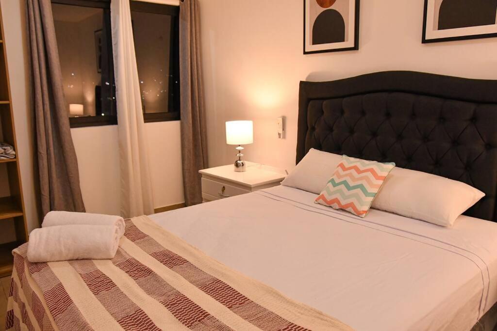 The Downtown Apartment - 3 A/C bedroom + WiFi