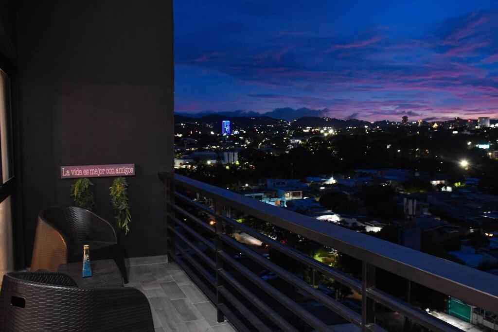 The Downtown Apartment - 3 A/C bedroom + WiFi