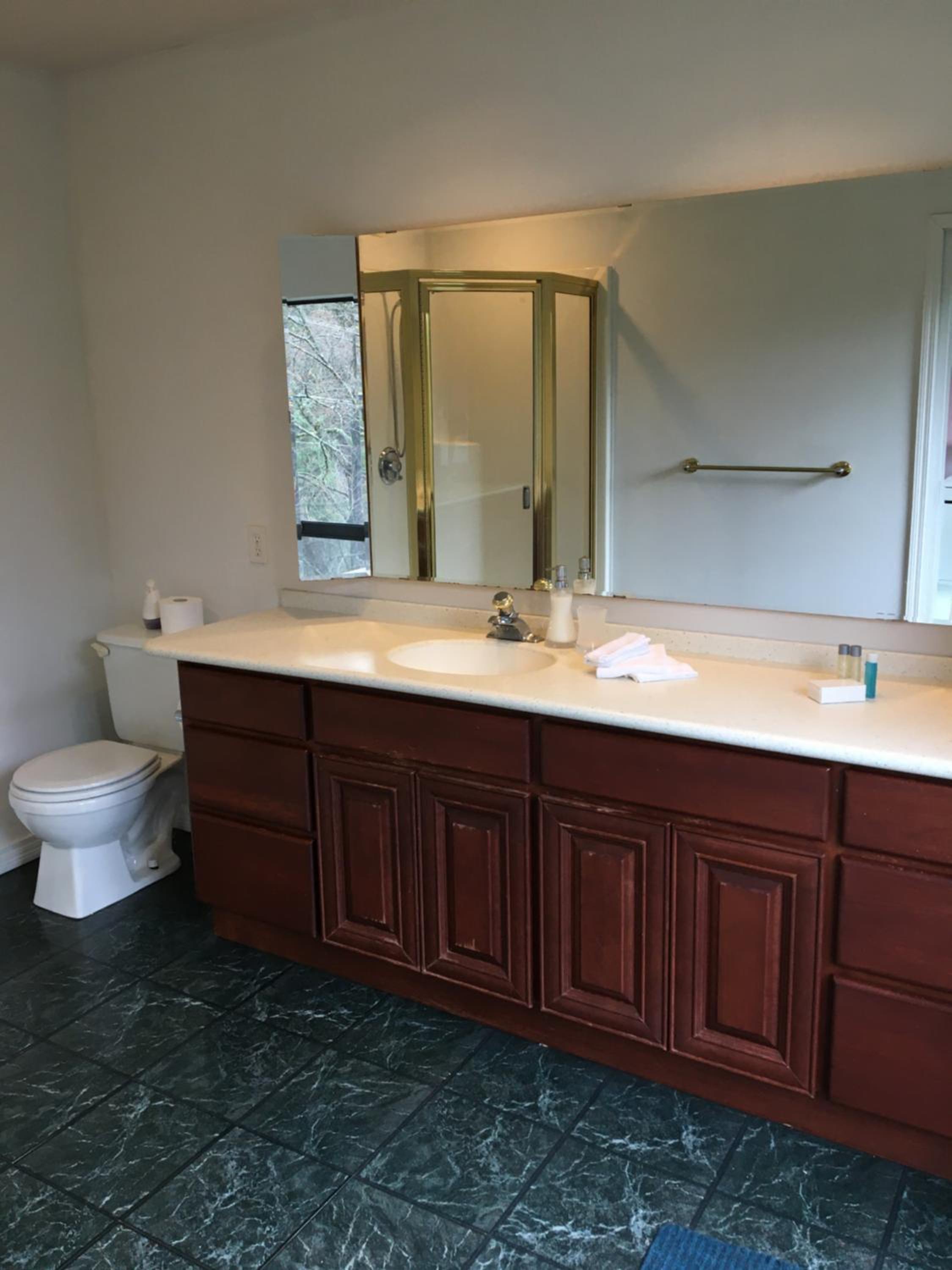 Creekside City Center suite