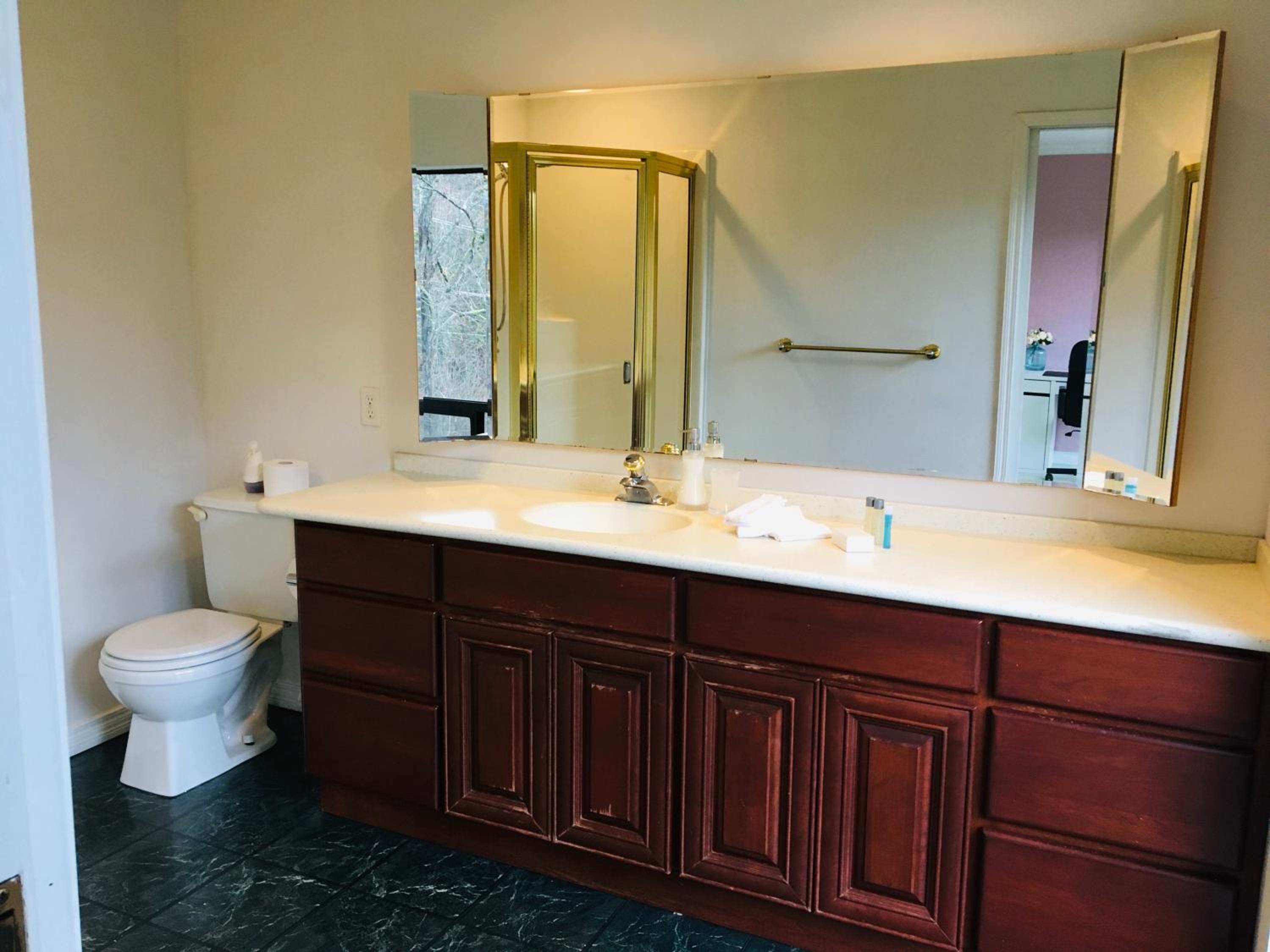Creekside City Center suite