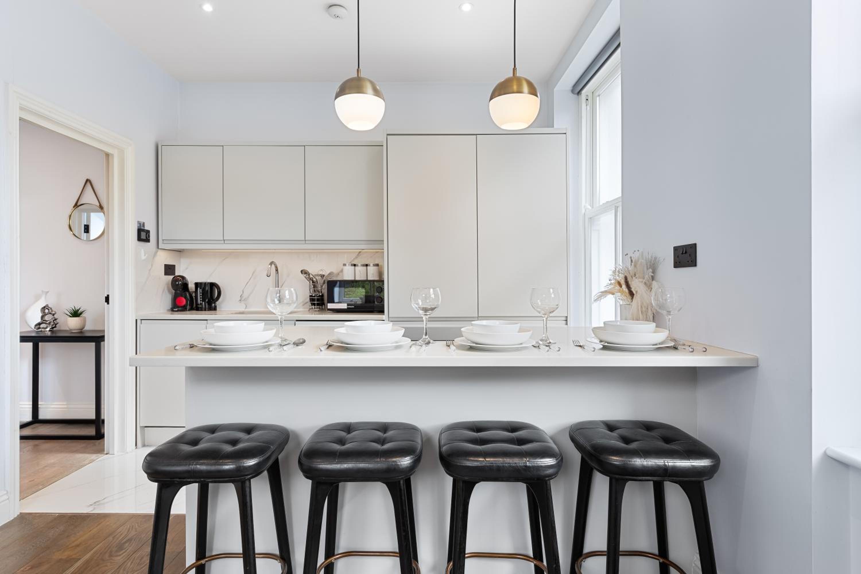 Stunning 1 bedroom in Westminster with AC sleeps 4