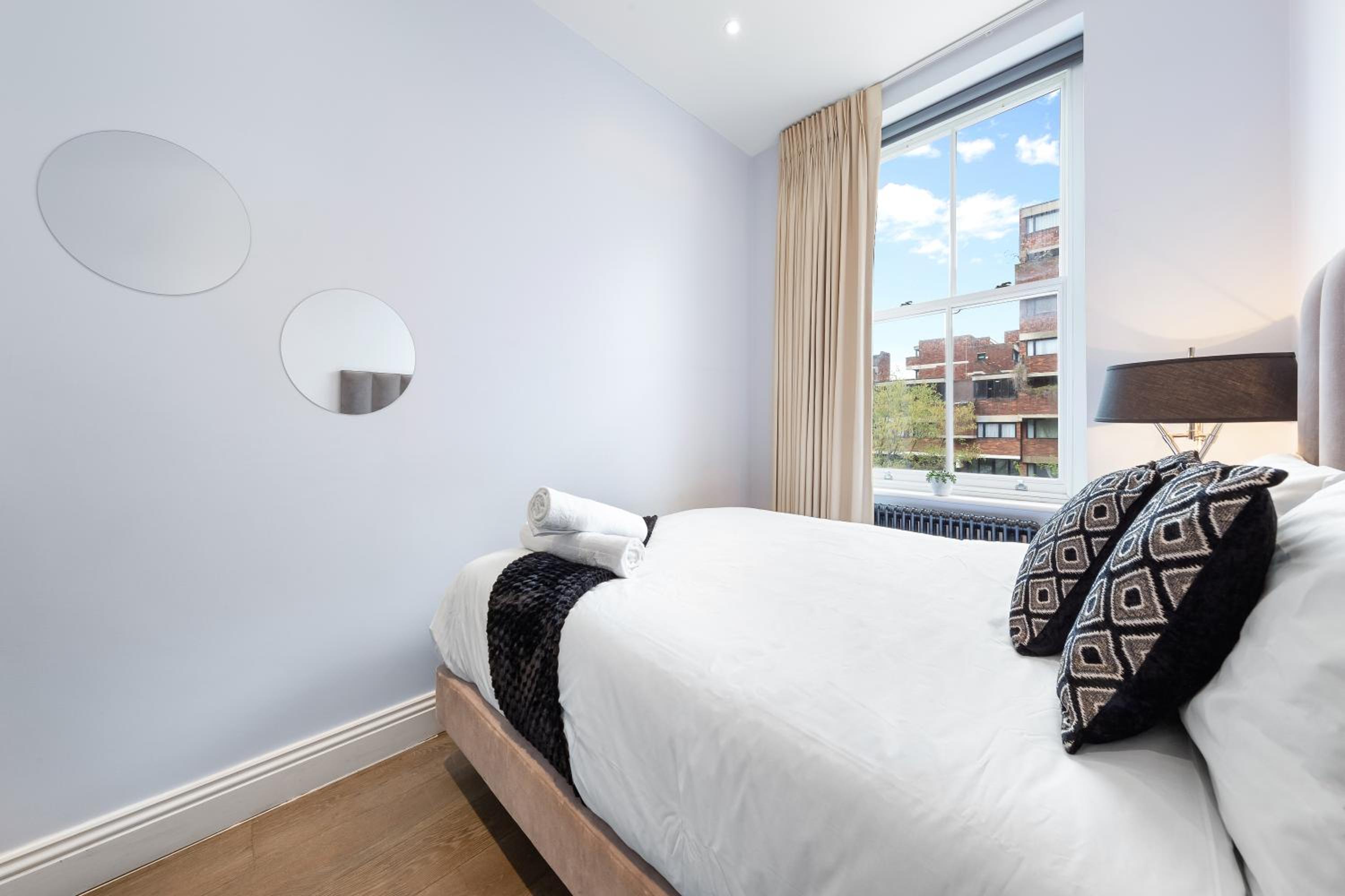 Stunning 1 bedroom in Westminster with AC sleeps 4
