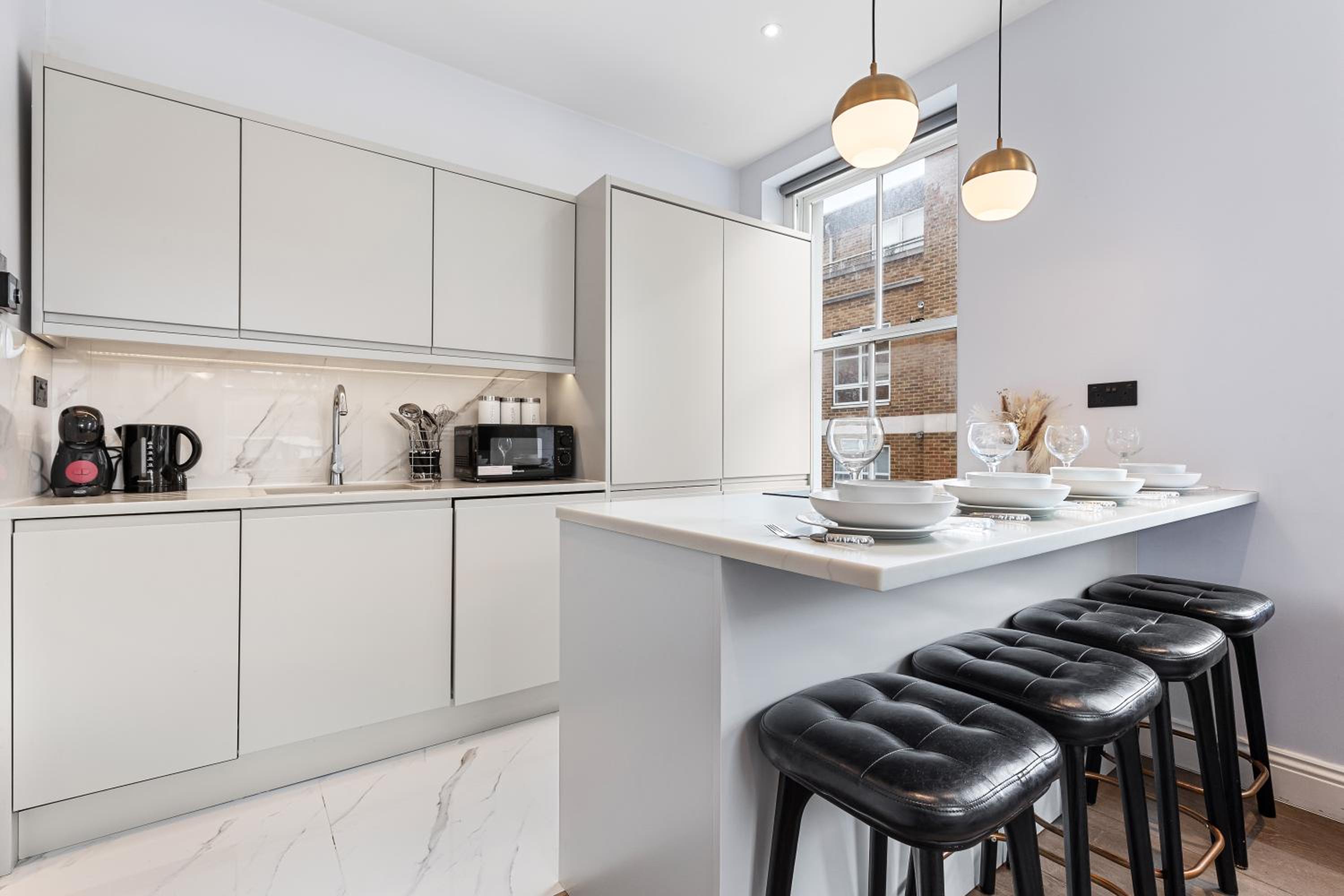 Stunning 1 bedroom in Westminster with AC sleeps 4