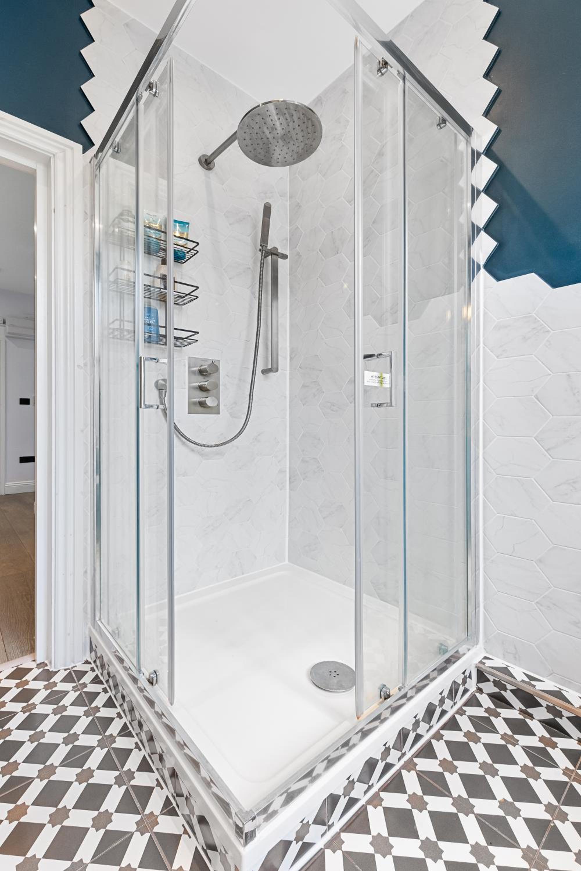 Stunning 1 bedroom in Westminster with AC sleeps 4