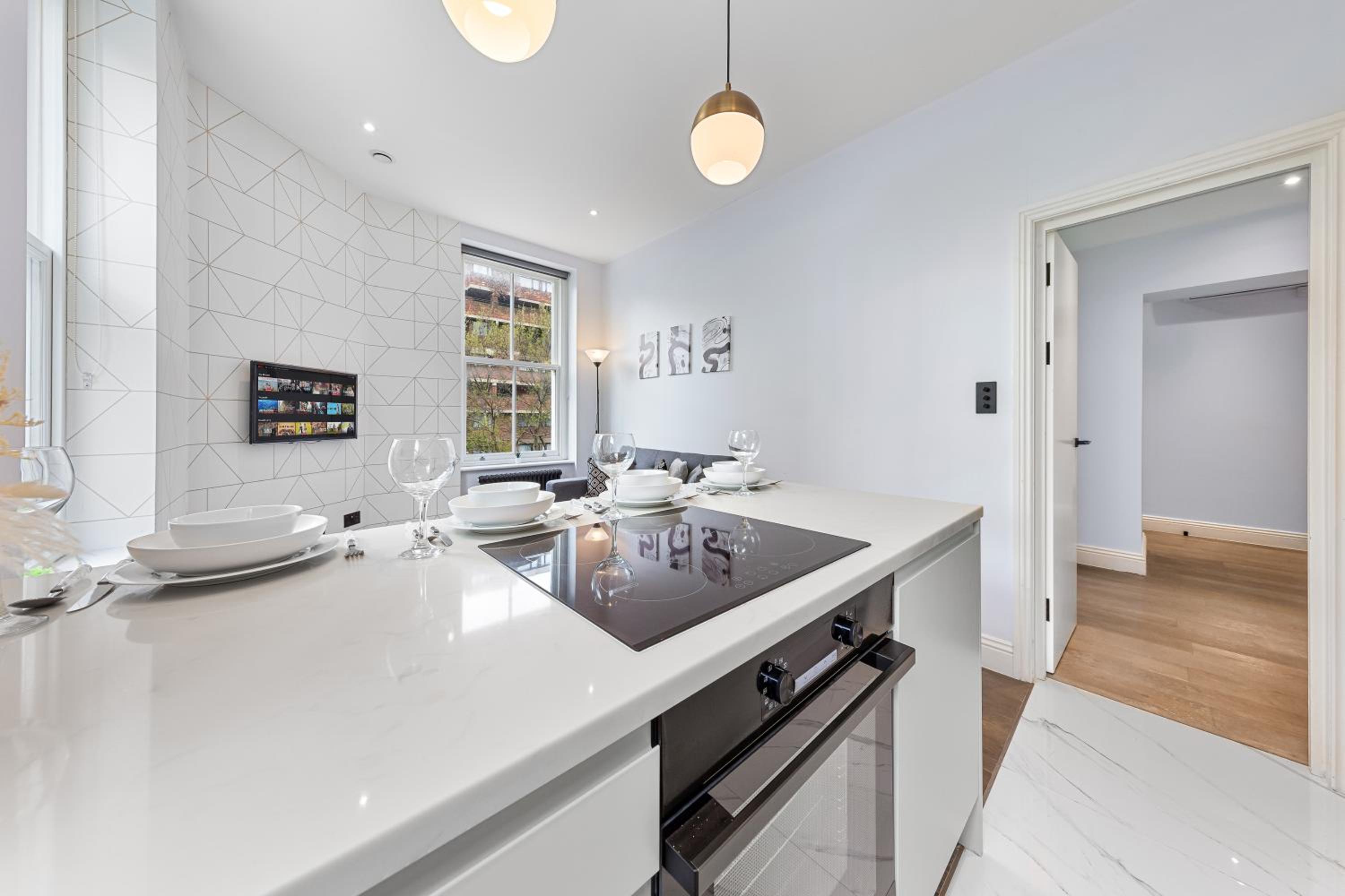Stunning 1 bedroom in Westminster with AC sleeps 4