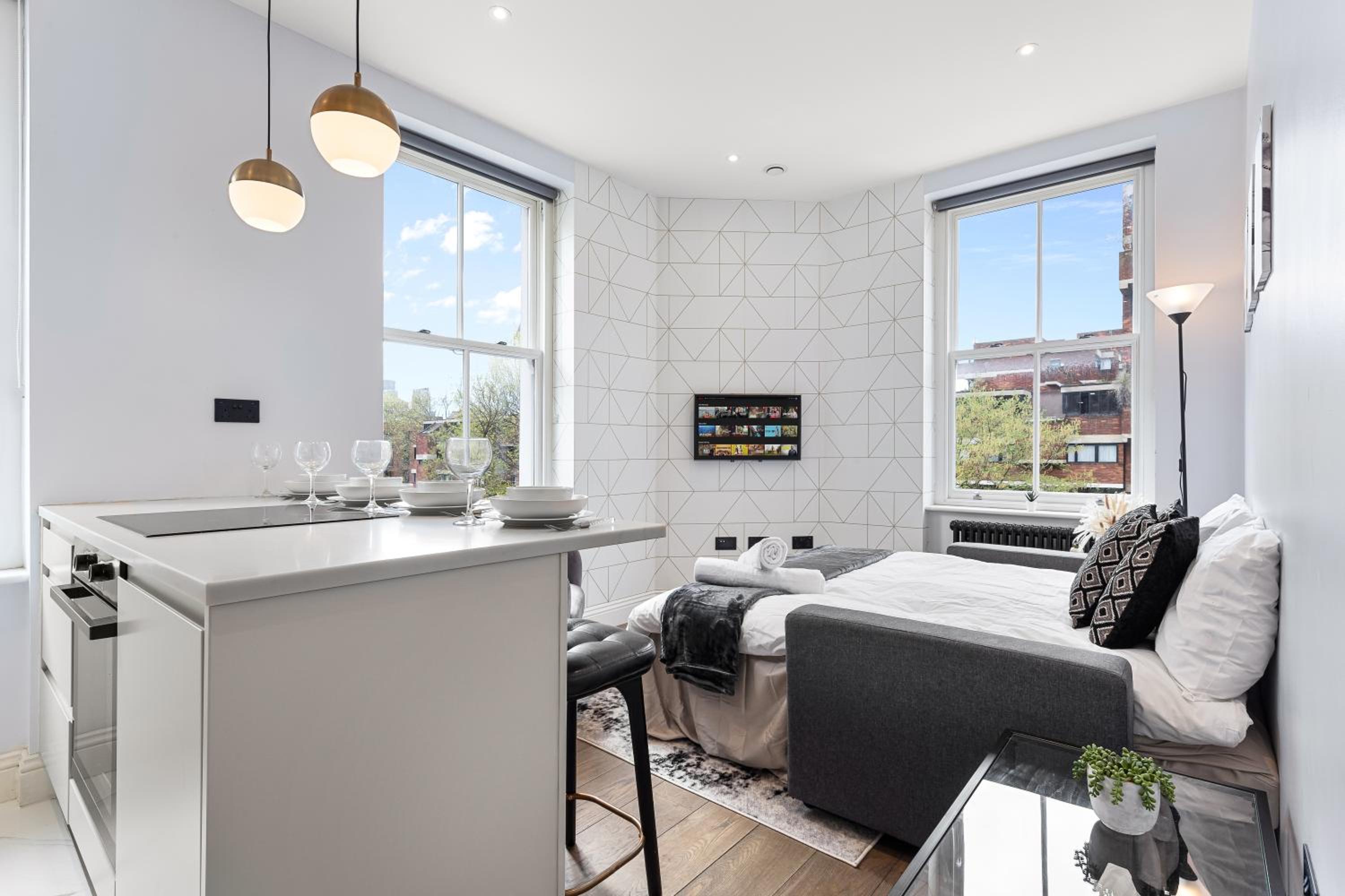 Stunning 1 bedroom in Westminster with AC sleeps 4