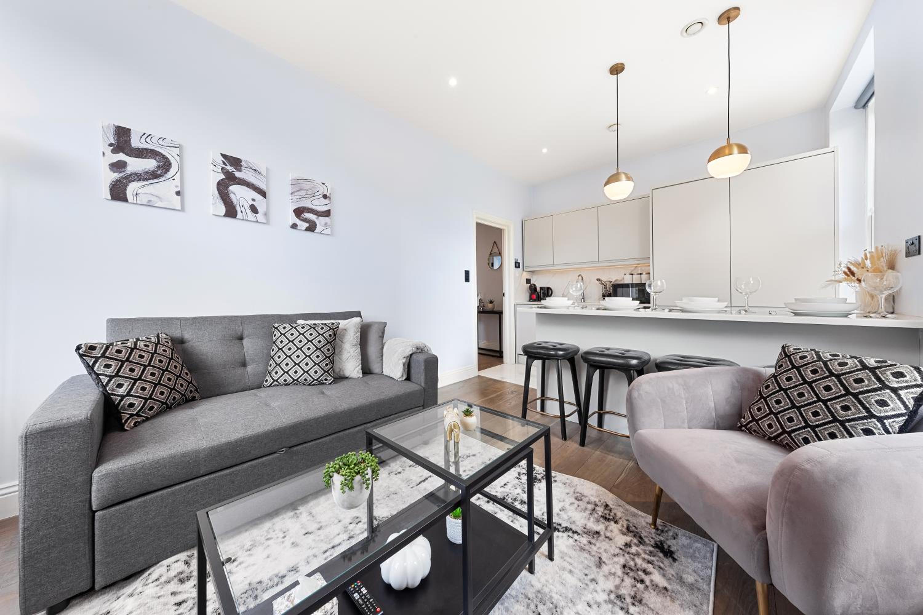 Stunning 1 bedroom in Westminster with AC sleeps 4