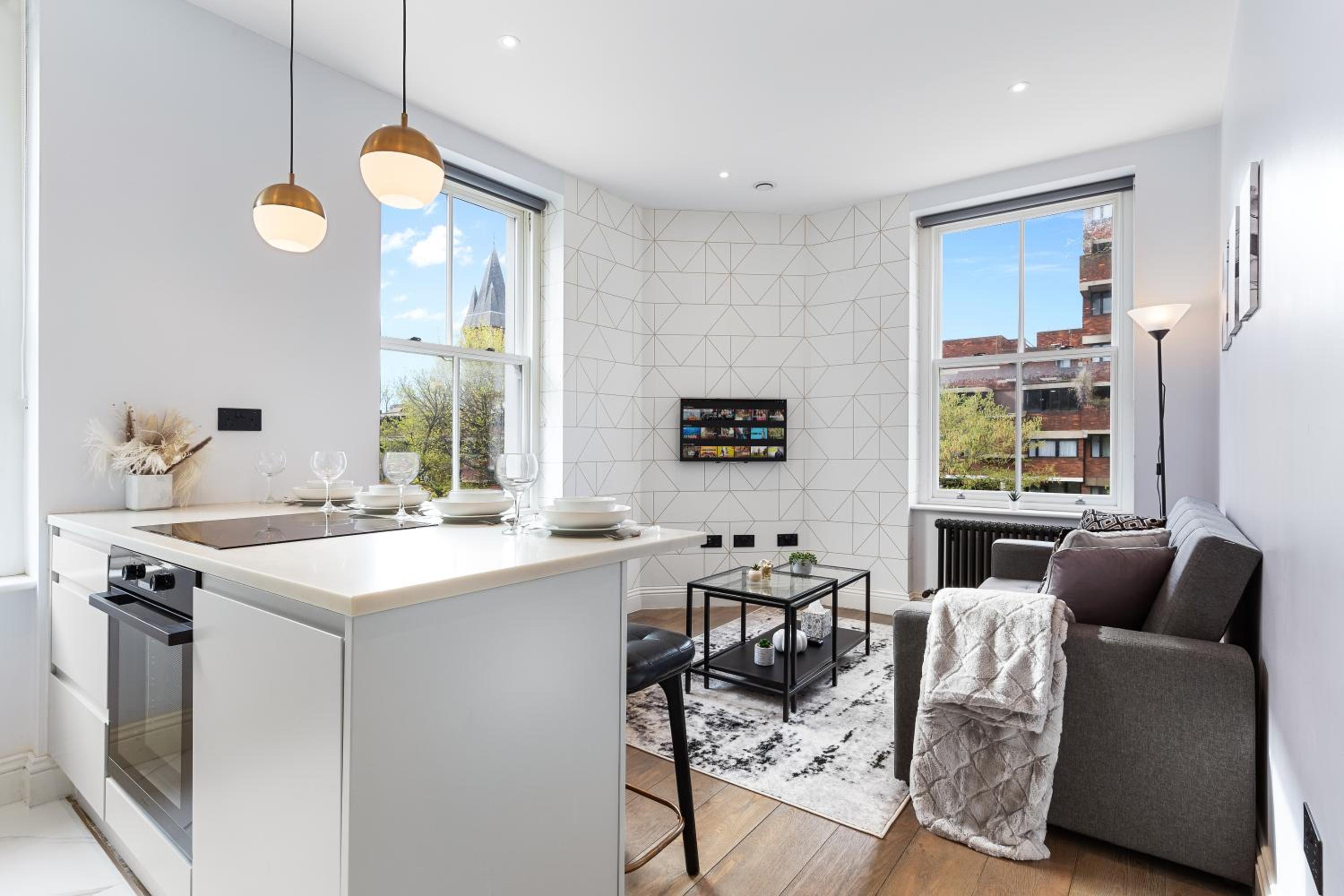 Stunning 1 bedroom in Westminster with AC sleeps 4