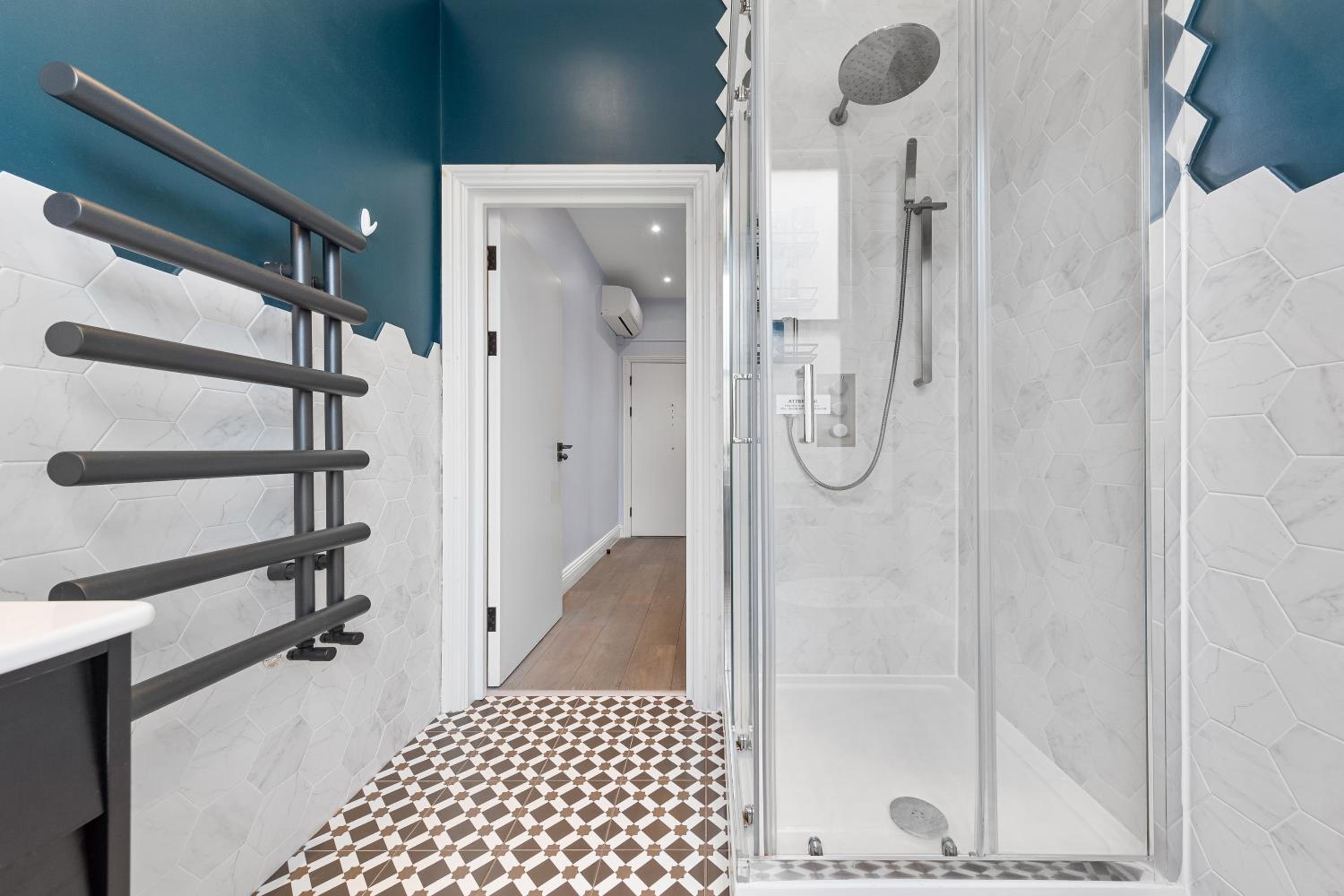 Stunning 1 bedroom in Westminster with AC sleeps 4