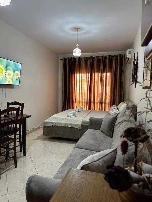 Jurxhen Durress Apartment 1 minute walking from sea