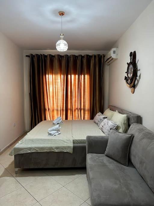 Jurxhen Durress Apartment 1 minute walking from sea