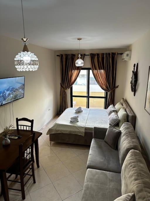 Jurxhen Durress Apartment 1 minute walking from sea