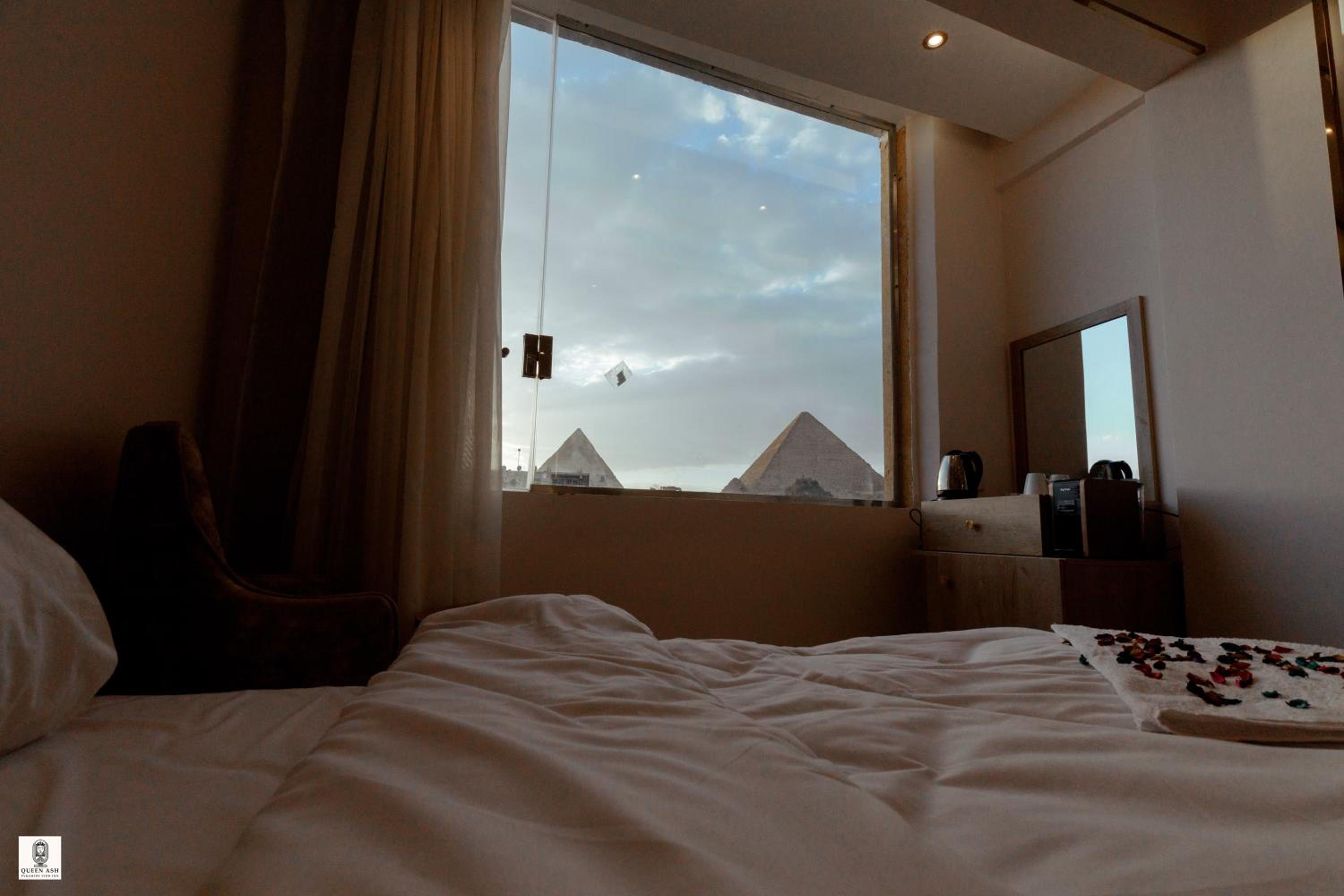 Queen Ash Pyramid View INN