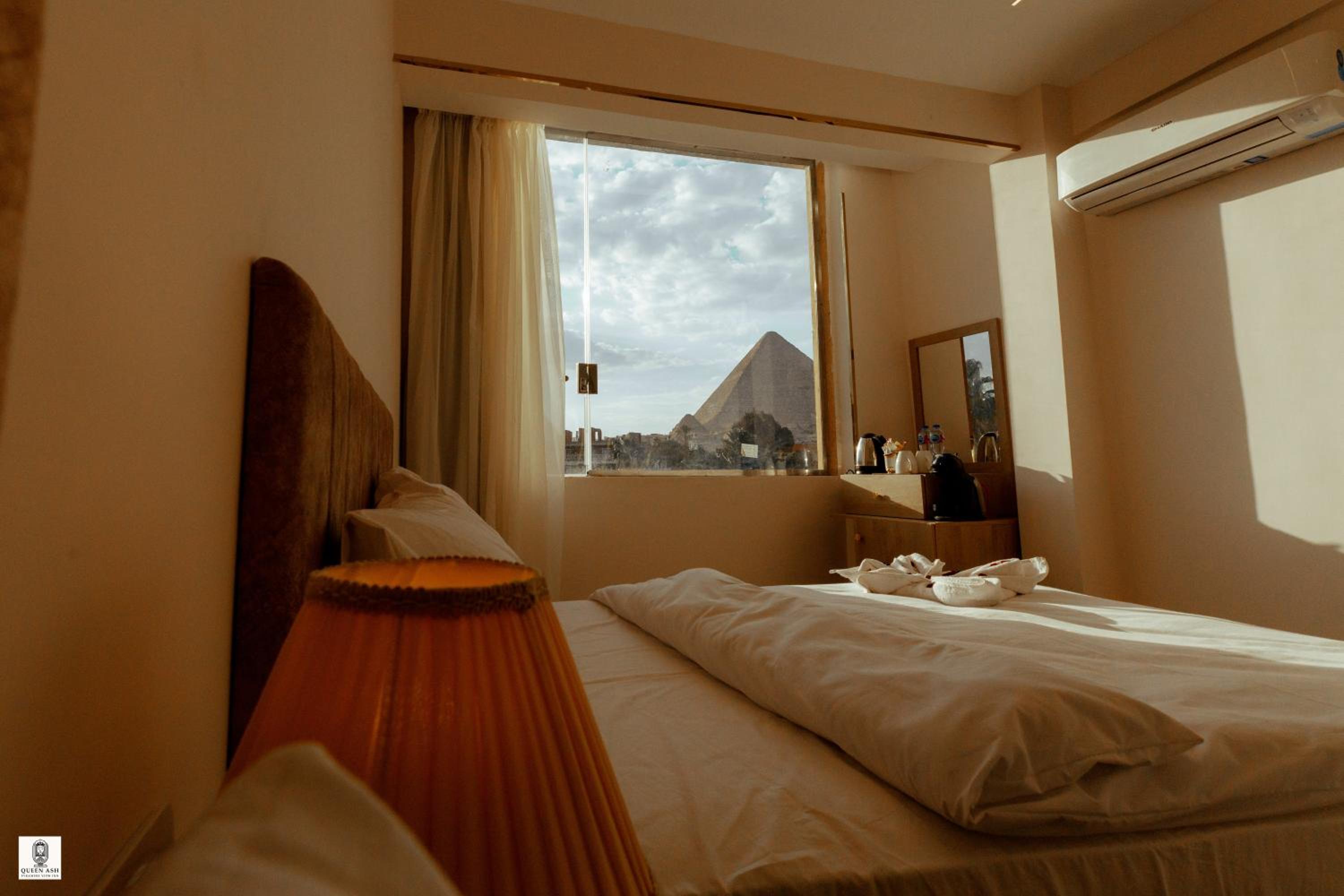 Queen Ash Pyramid View INN