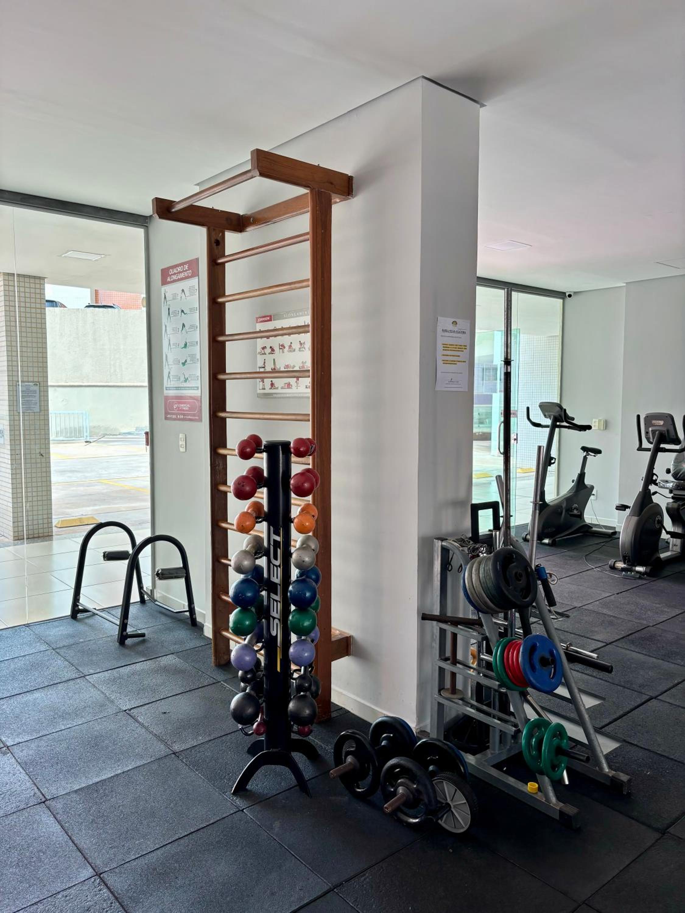 Ap completo com ar e garagem coberta próximo ao metrô