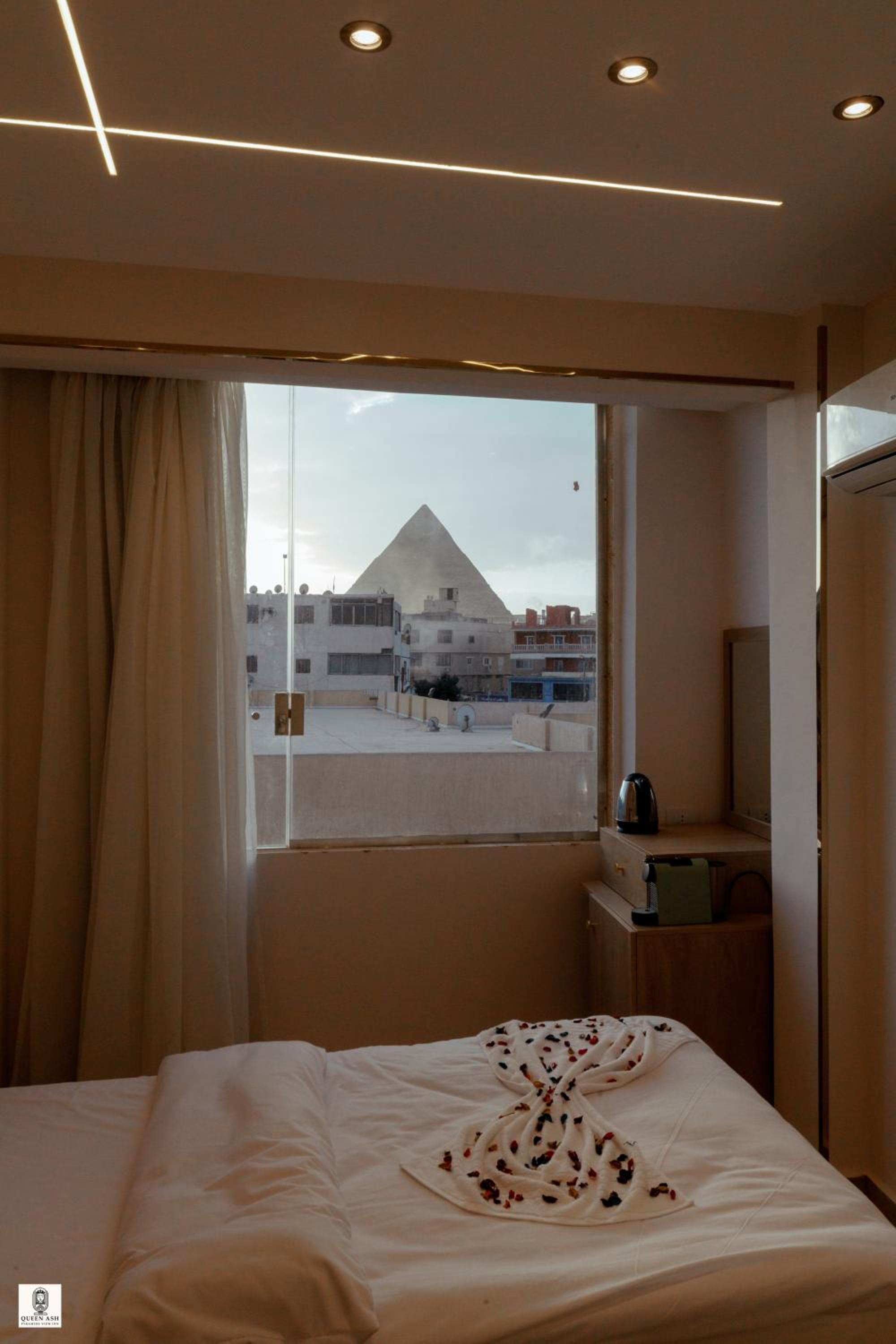 Queen Ash Pyramid View INN