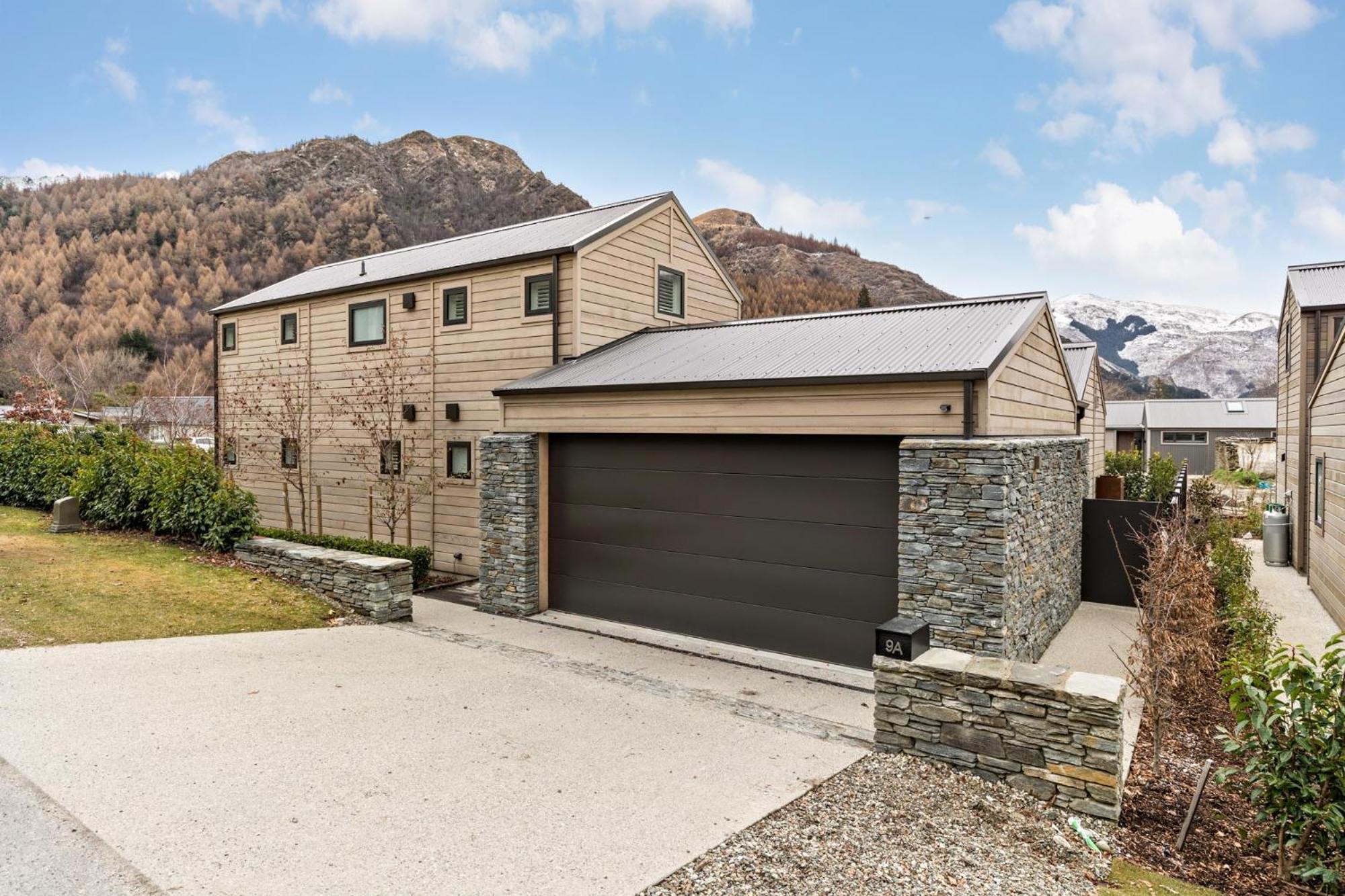 Arrowtown Mountain Views view 3