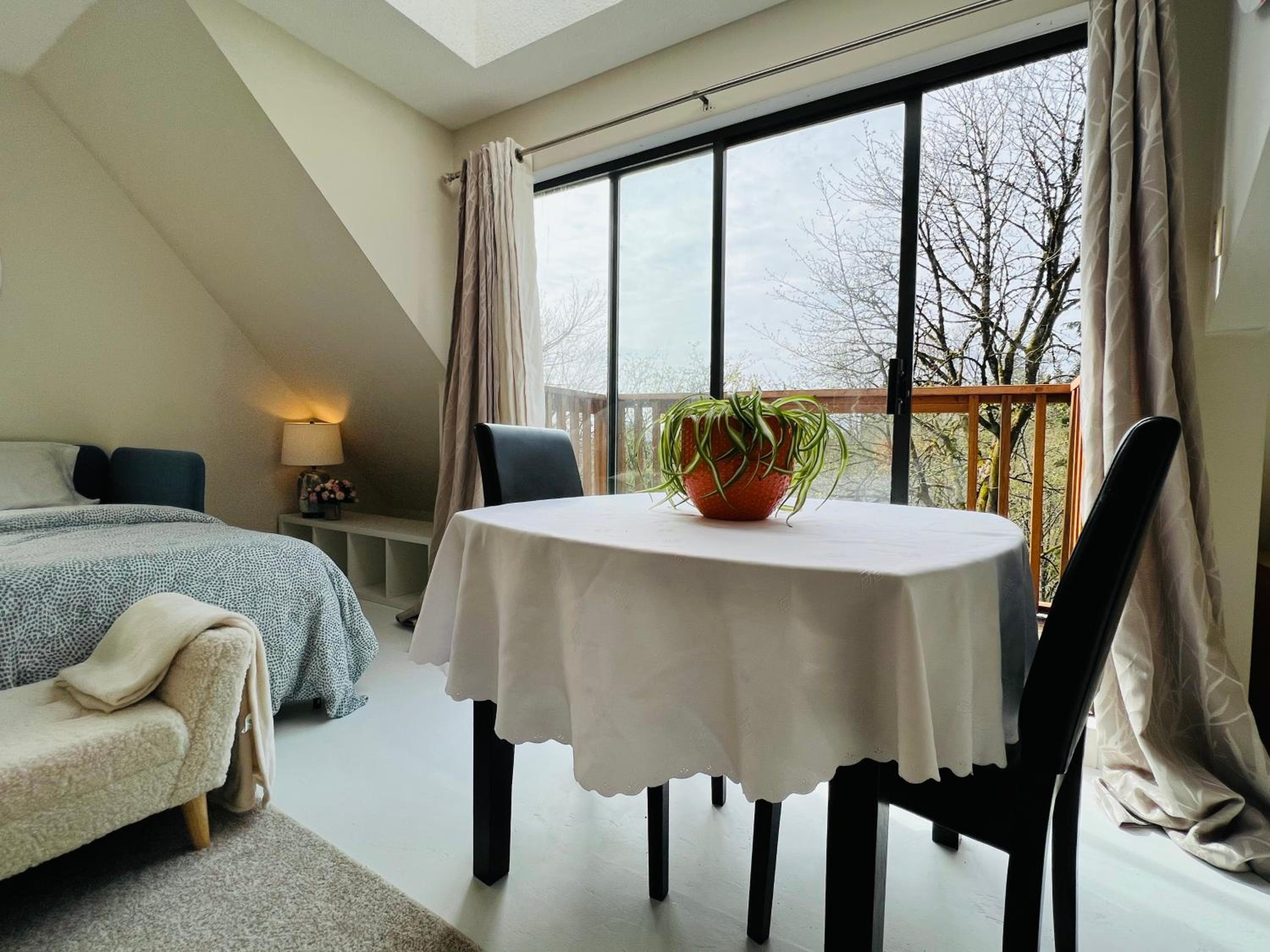 Creekside City Center suite