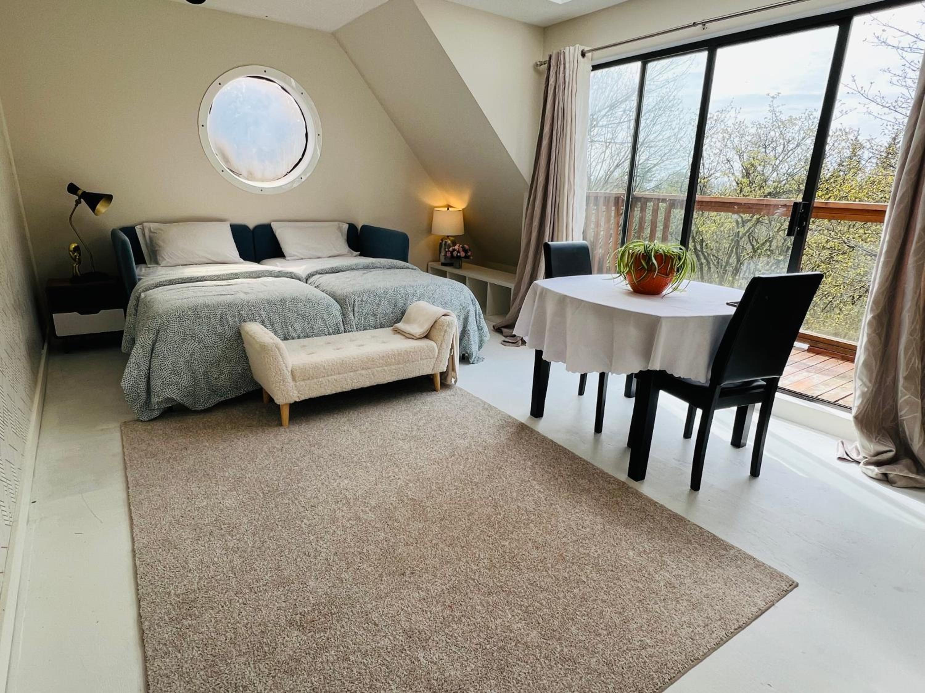 Creekside City Center suite