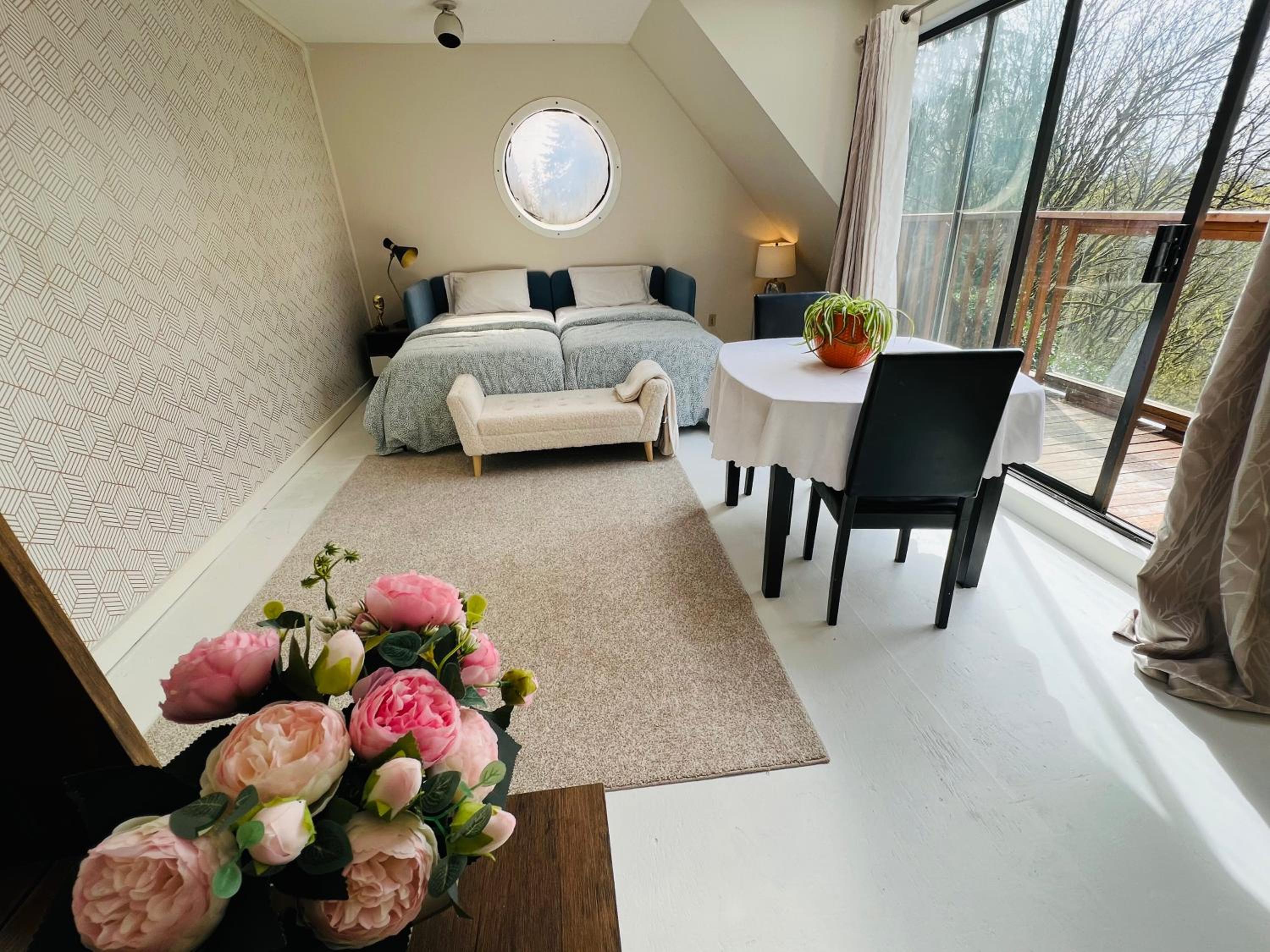 Creekside City Center suite