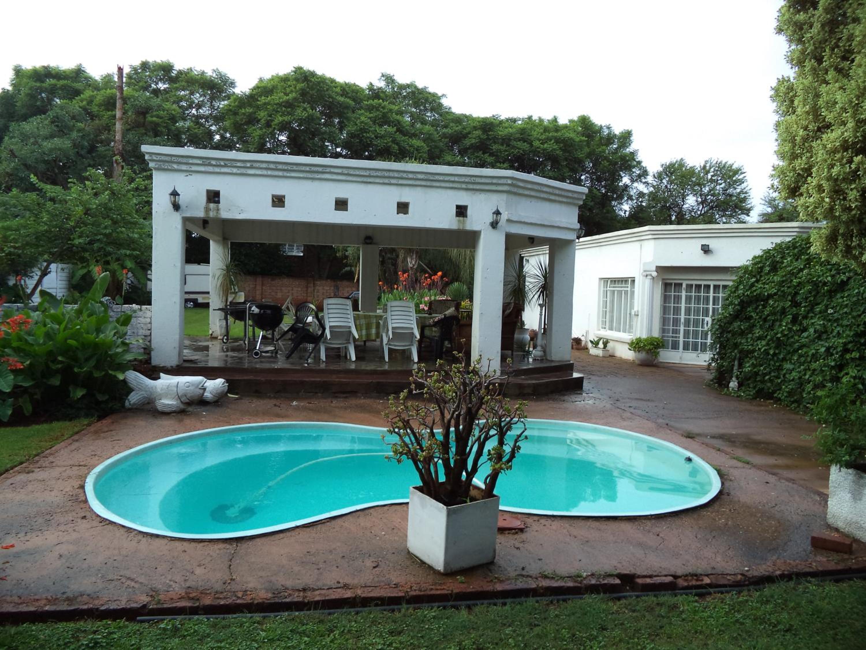 Heatherdale Guesthouse & Shuttle Services