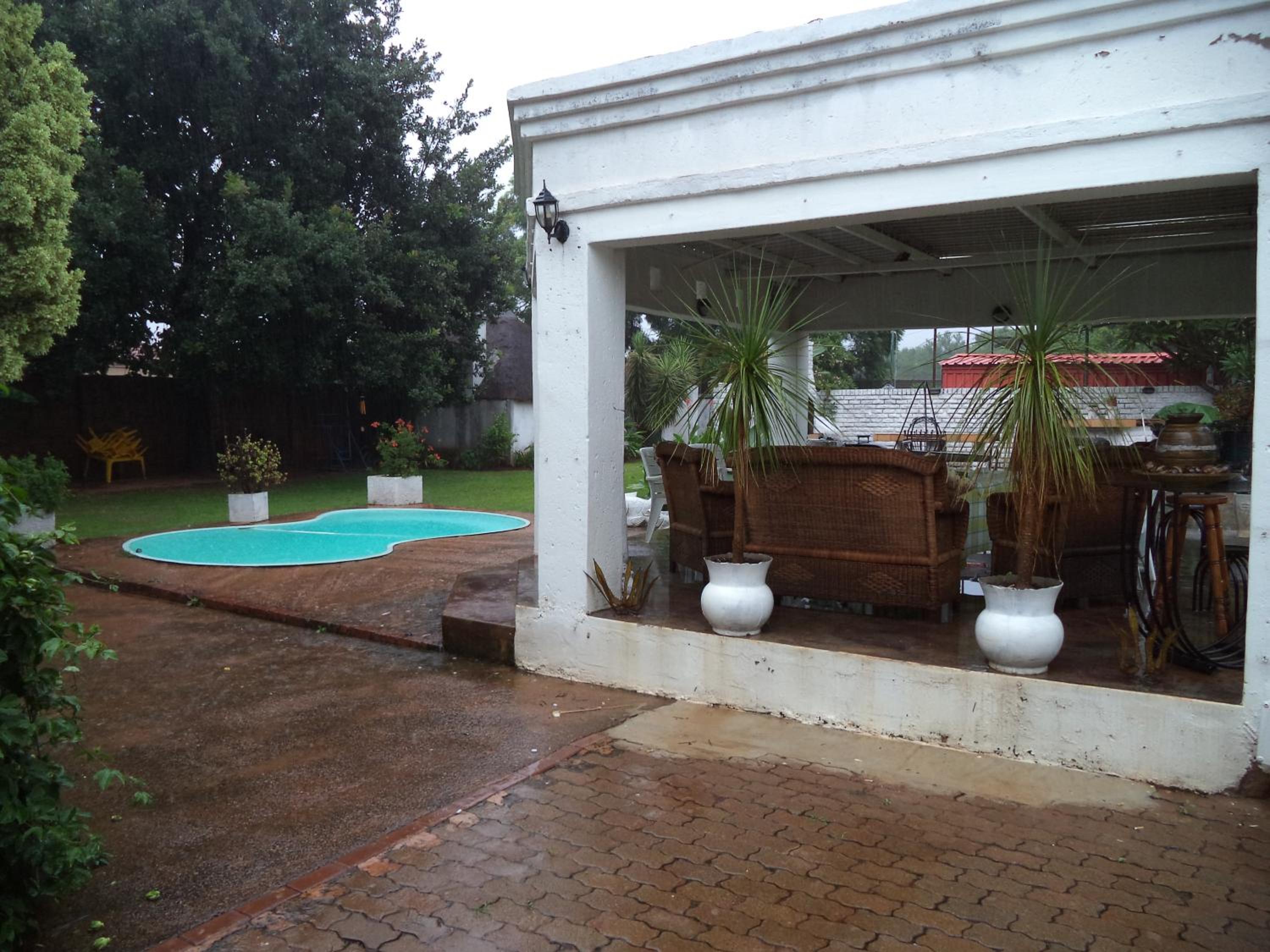 Heatherdale Guesthouse & Shuttle Services