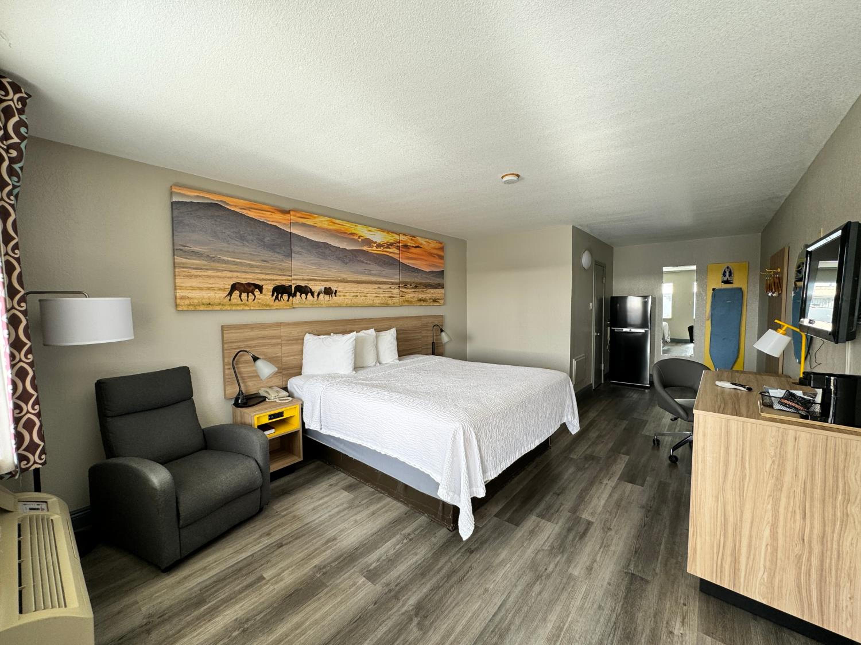 Van Horn Vacations - Days Inn by Wyndham Van Horn TX - Property Image 8
