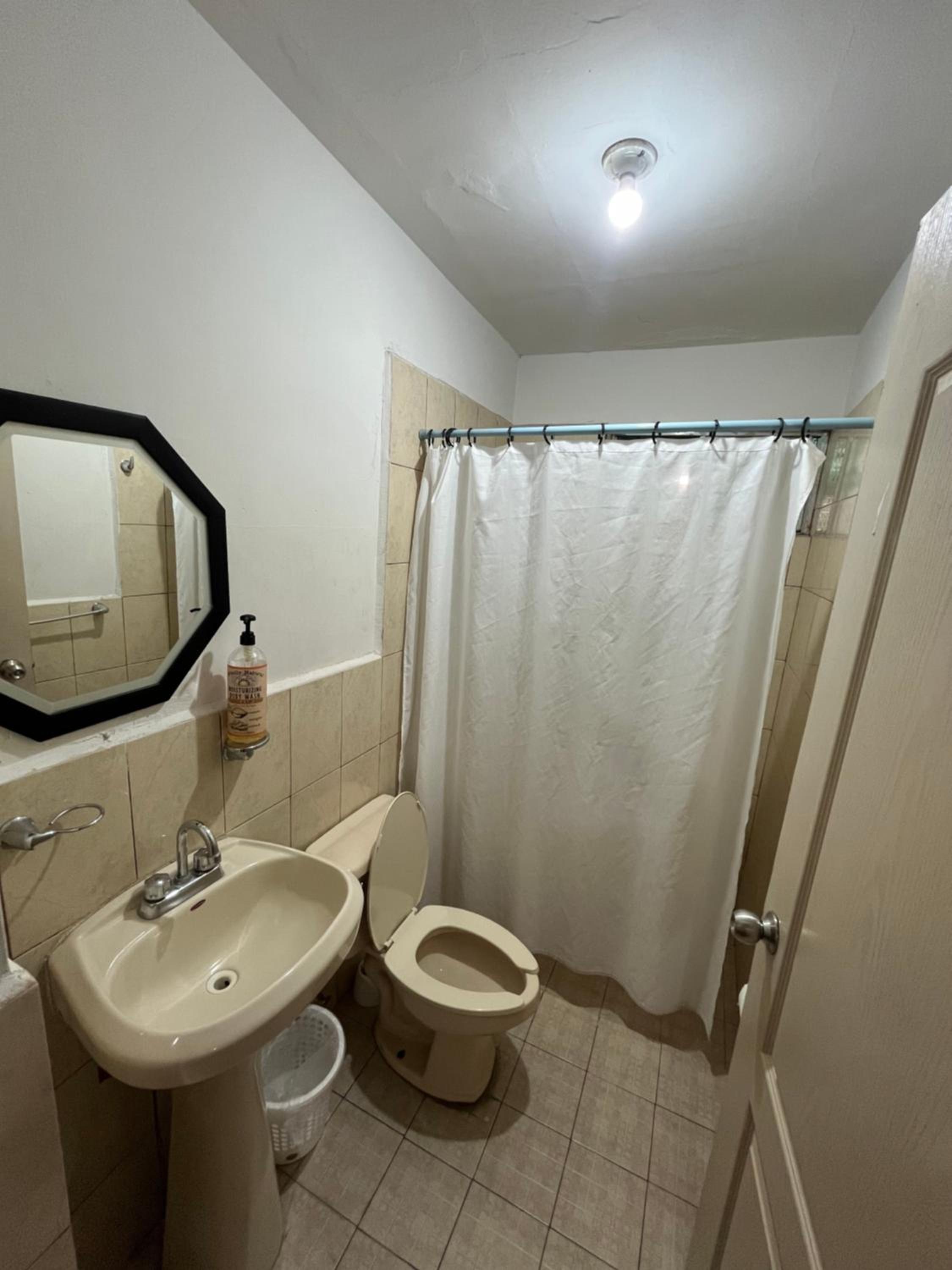 Casa grande y centrica, 3 cuartos y 2 baños view 5