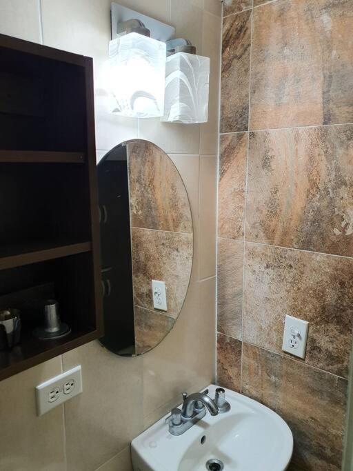 R.1114 Estudio ejecutivo privado, con cocina y baño. view 5