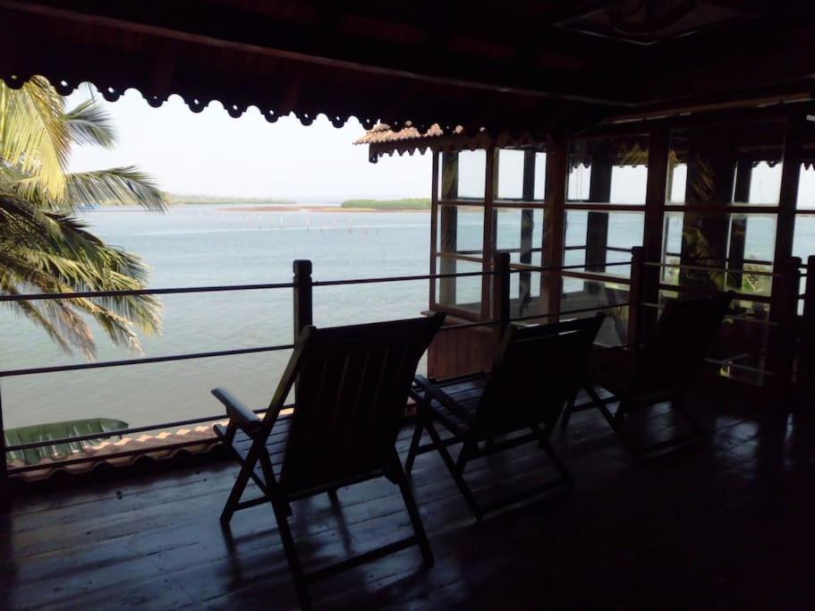 WOODEN CHALET ON THE RIVER BANKS