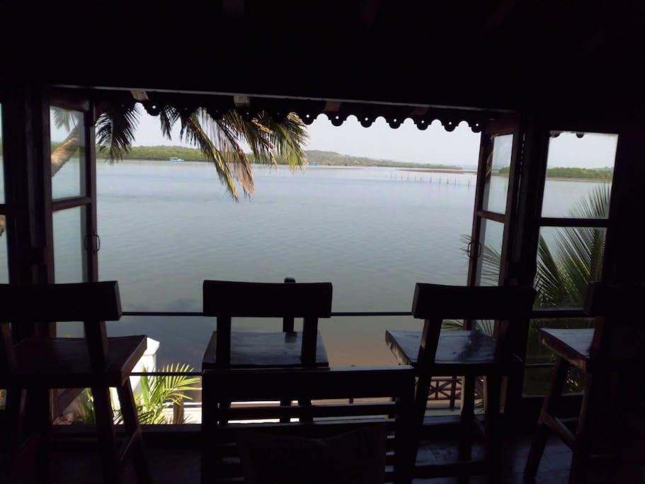 WOODEN CHALET ON THE RIVER BANKS