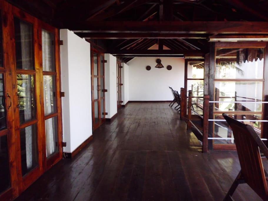 WOODEN CHALET ON THE RIVER BANKS