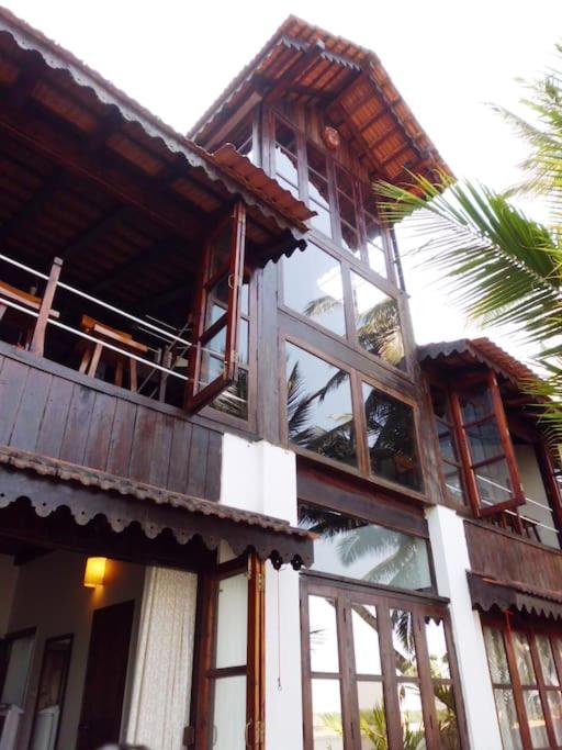 WOODEN CHALET ON THE RIVER BANKS