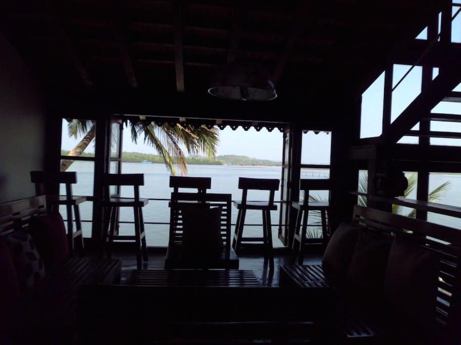 WOODEN CHALET ON THE RIVER BANKS
