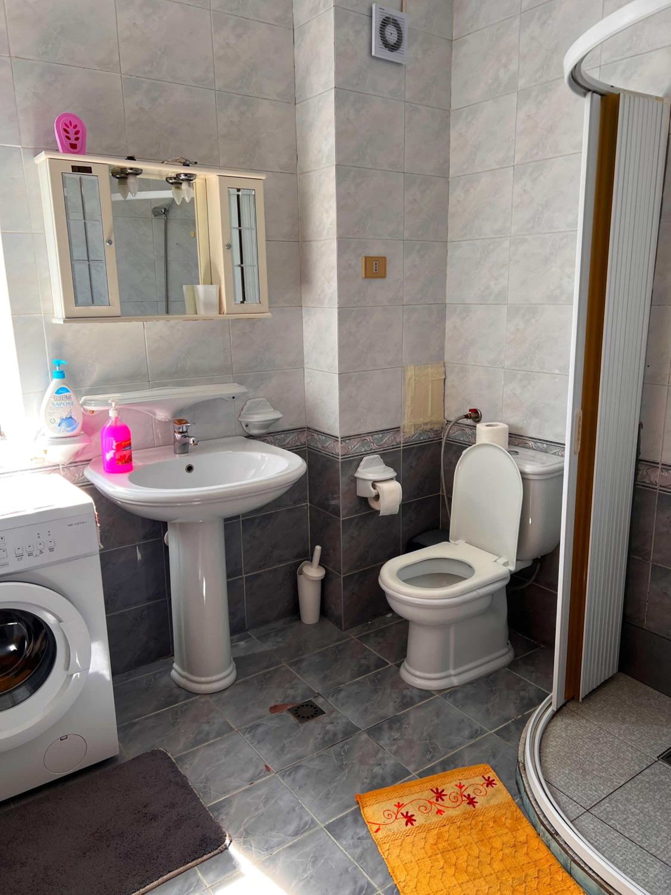 BLLOK Bright Private Bedrooms With Private Bathroom on Shared Apartment