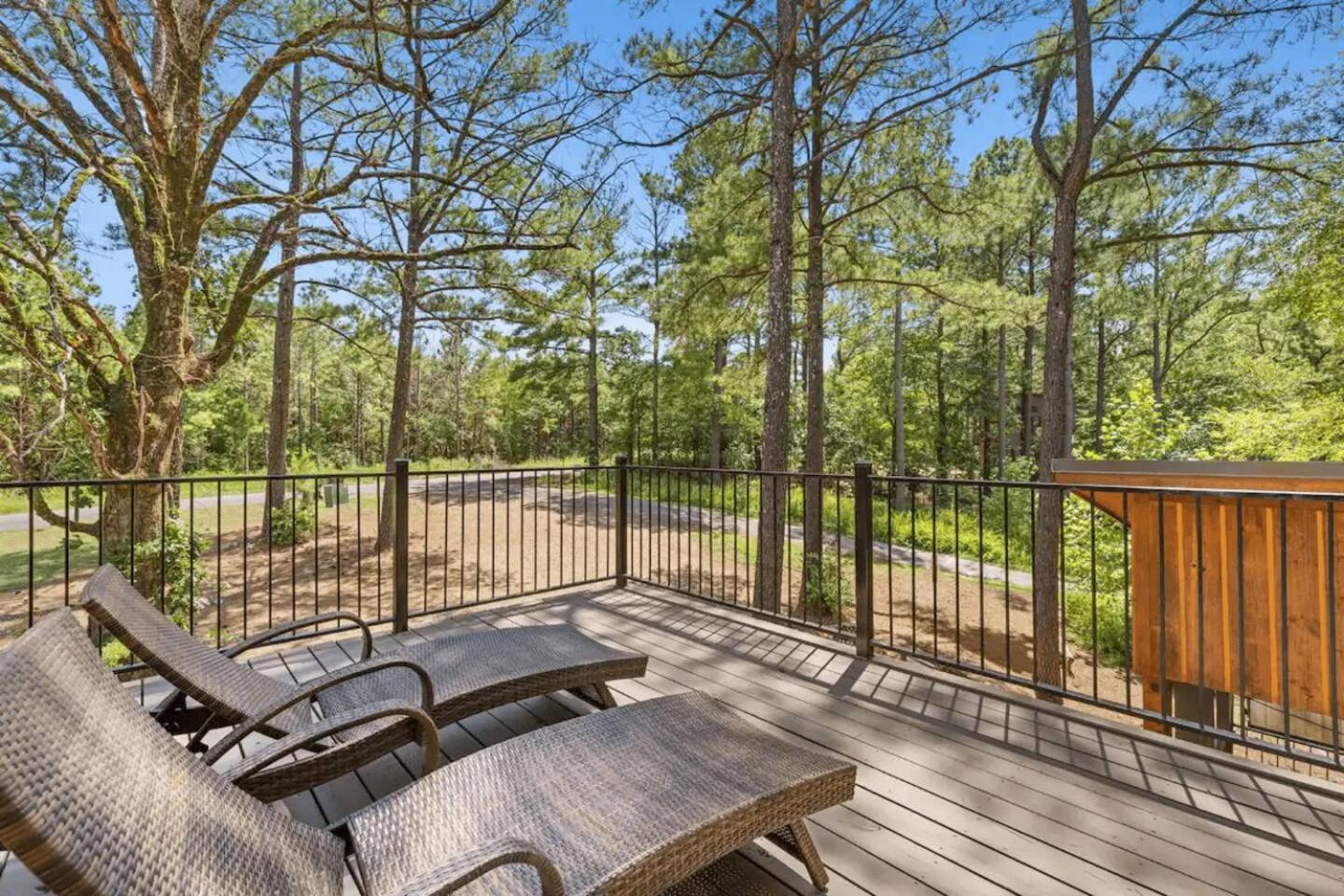 Once Upon A Trout Hot Tub, Roof-top Patio! view 4