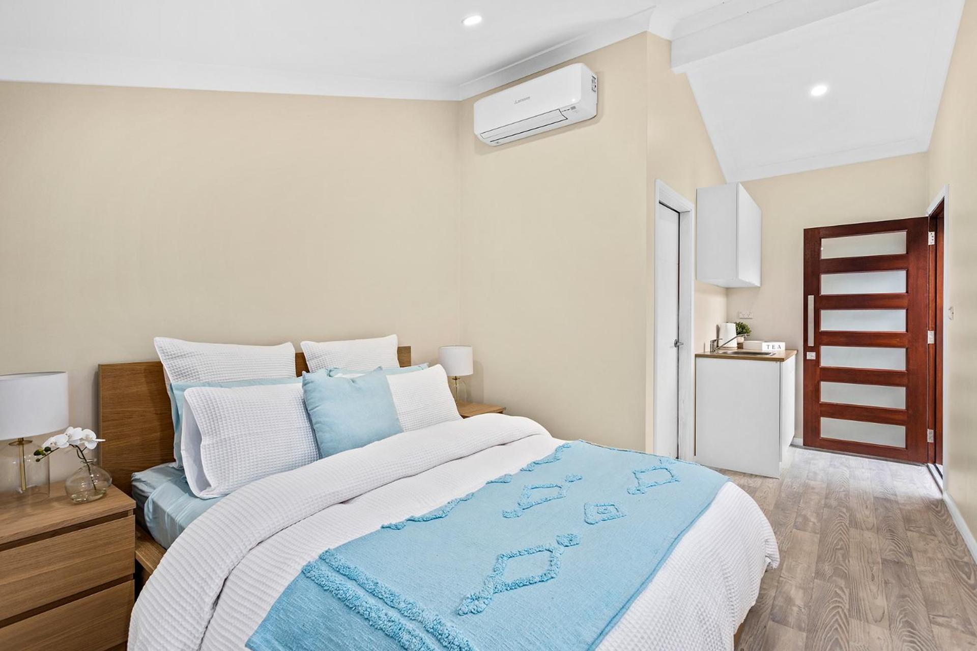 HEATed Pool, Lake & Beach, Luxury 5 B/R House