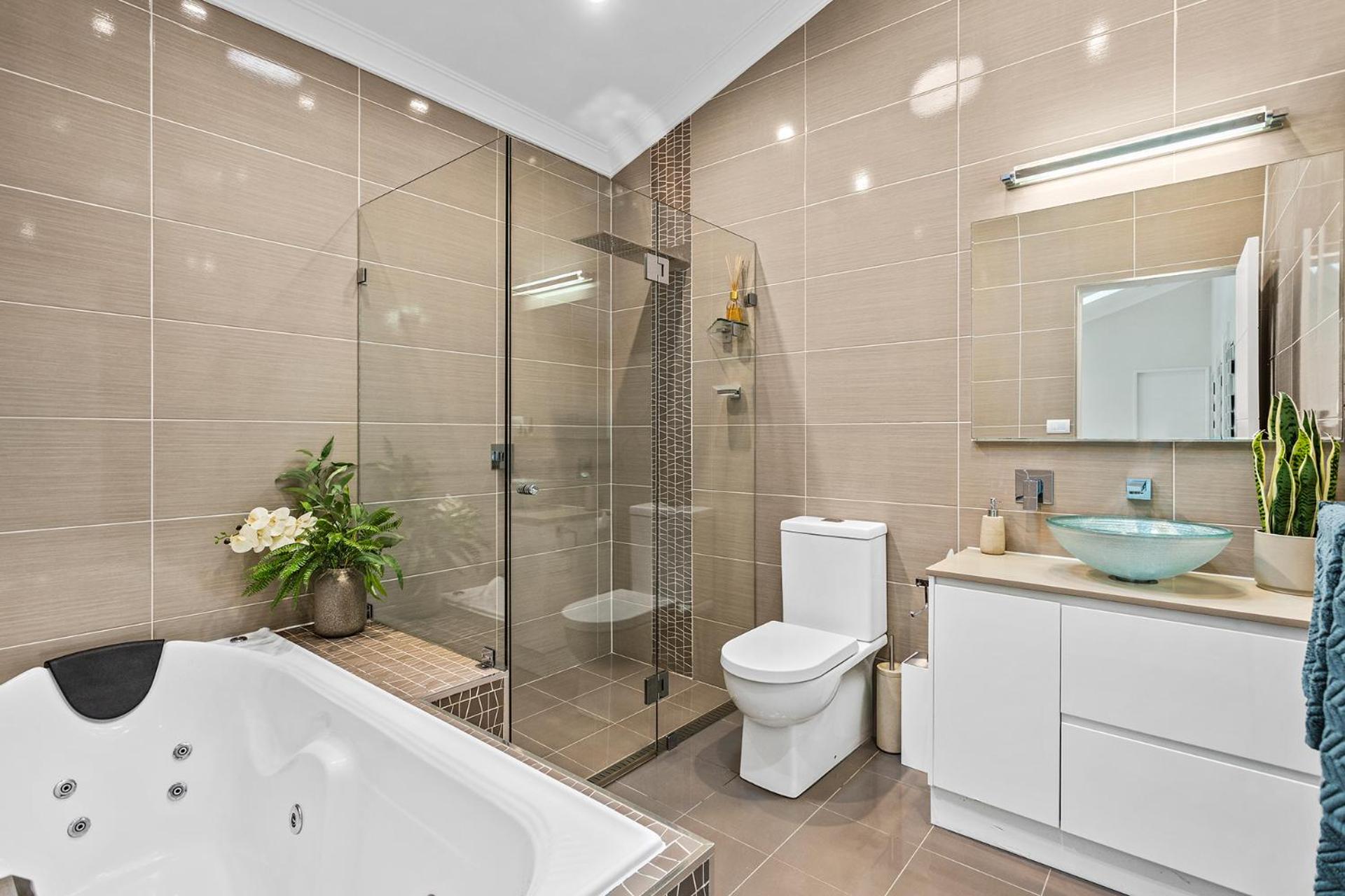 HEATed Pool, Lake & Beach, Luxury 5 B/R House