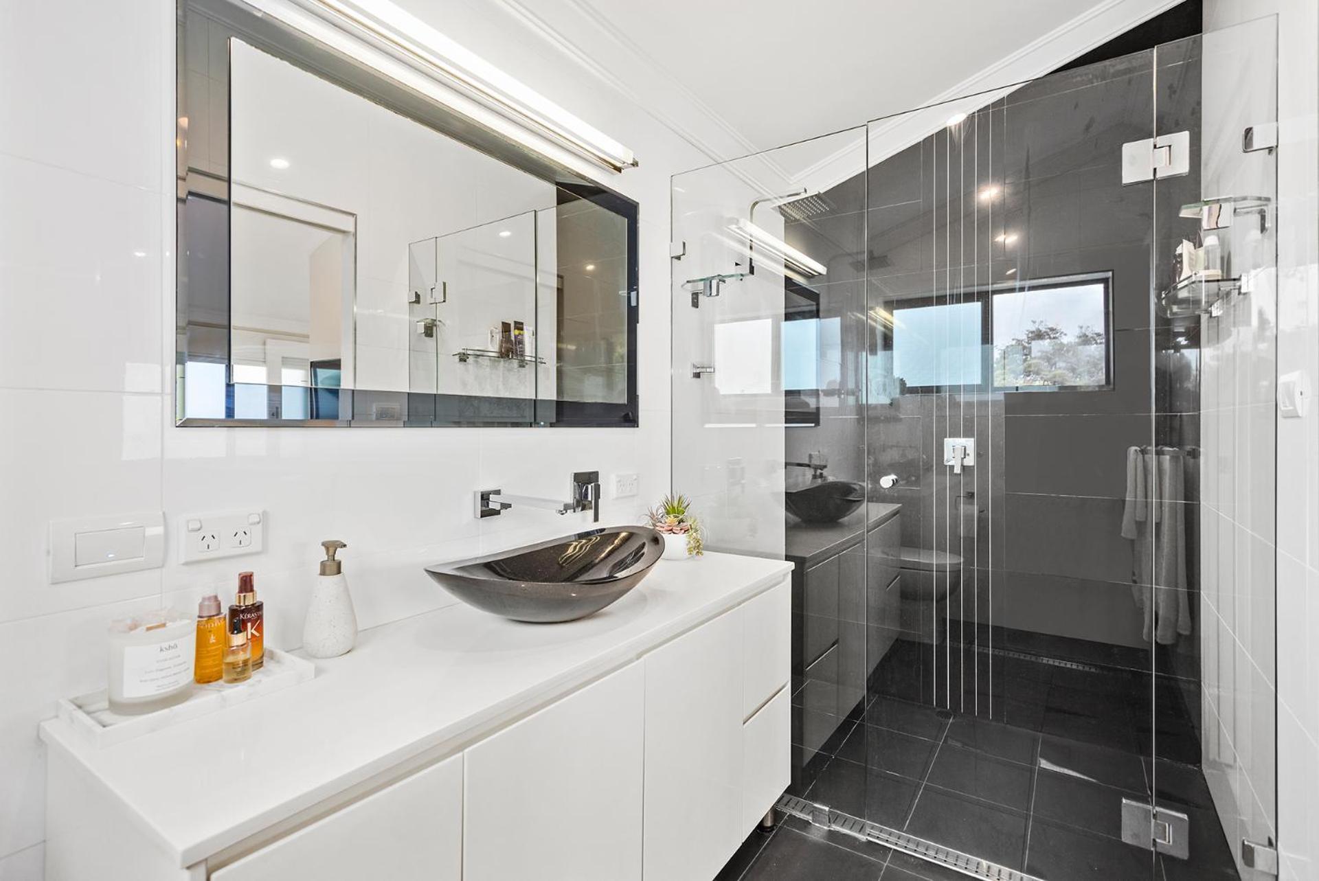 HEATed Pool, Lake & Beach, Luxury 5 B/R House