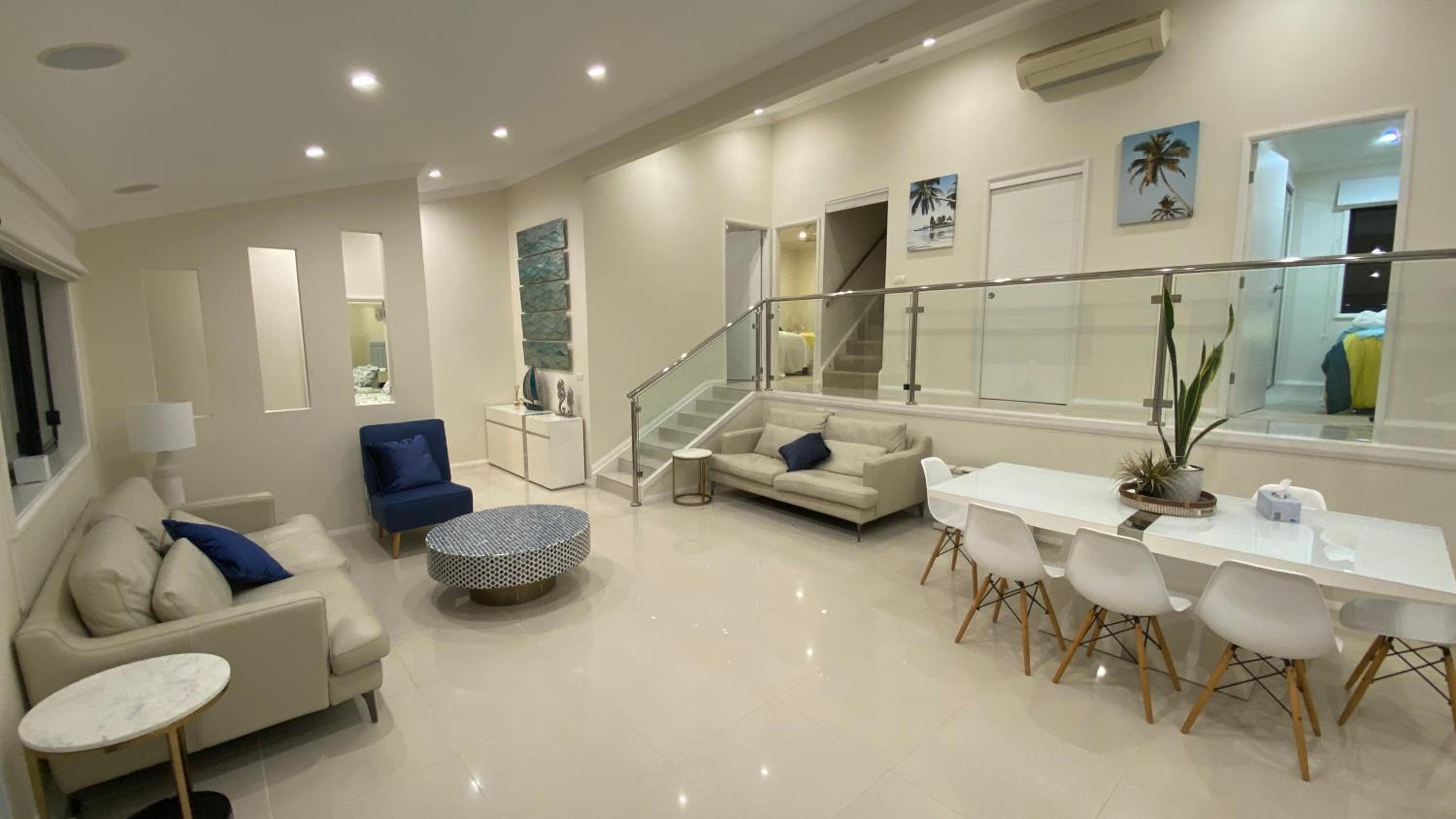 HEATed Pool, Lake & Beach, Luxury 5 B/R House
