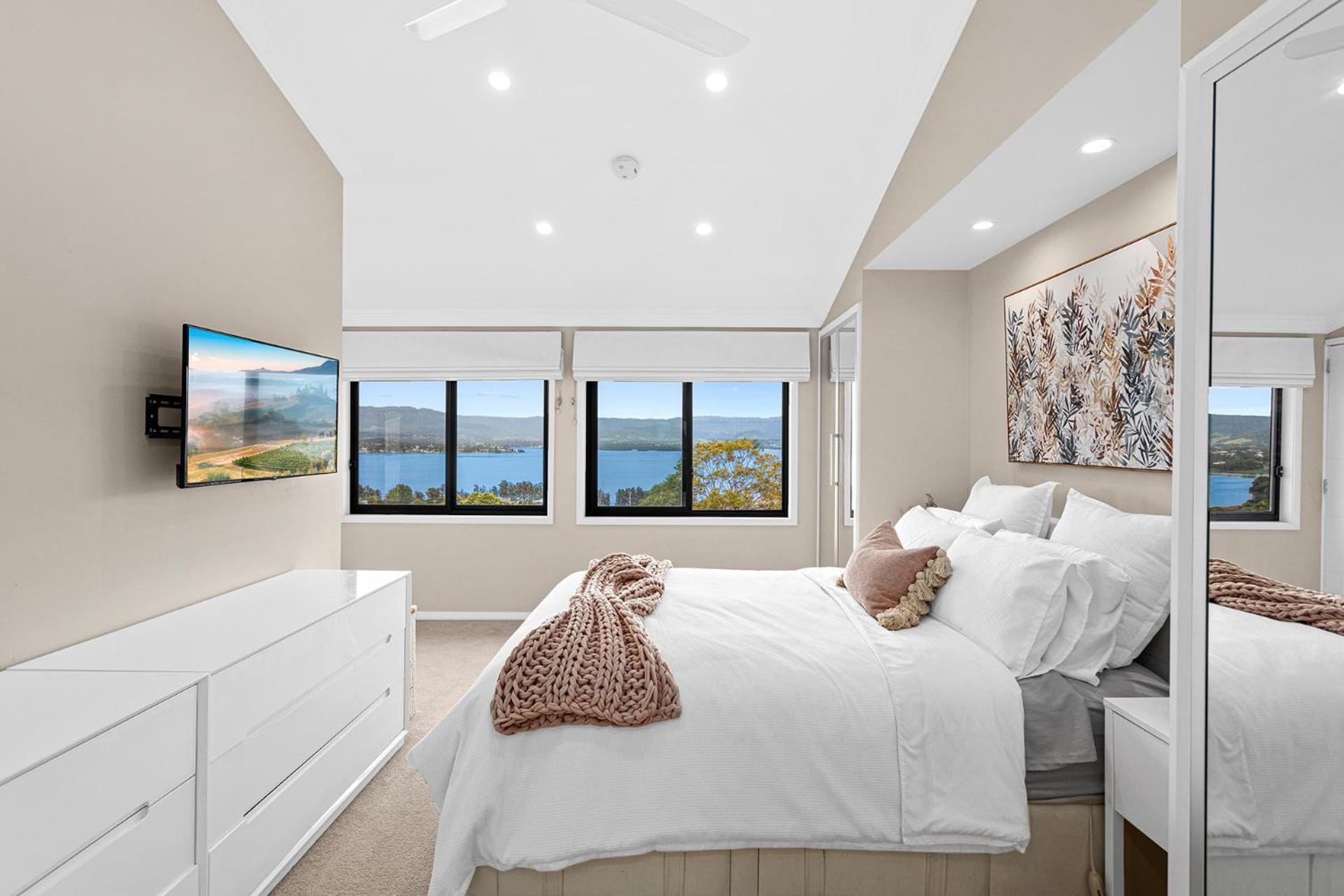 HEATed Pool, Lake & Beach, Luxury 5 B/R House