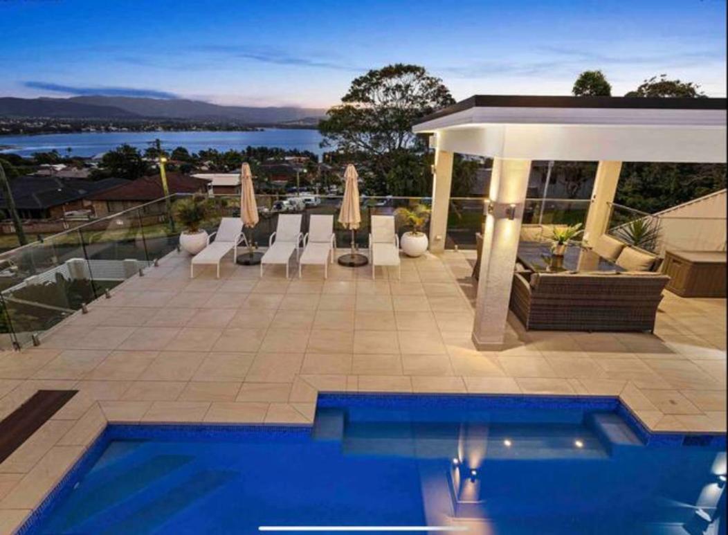 HEATed Pool, Lake & Beach, Luxury 5 B/R House