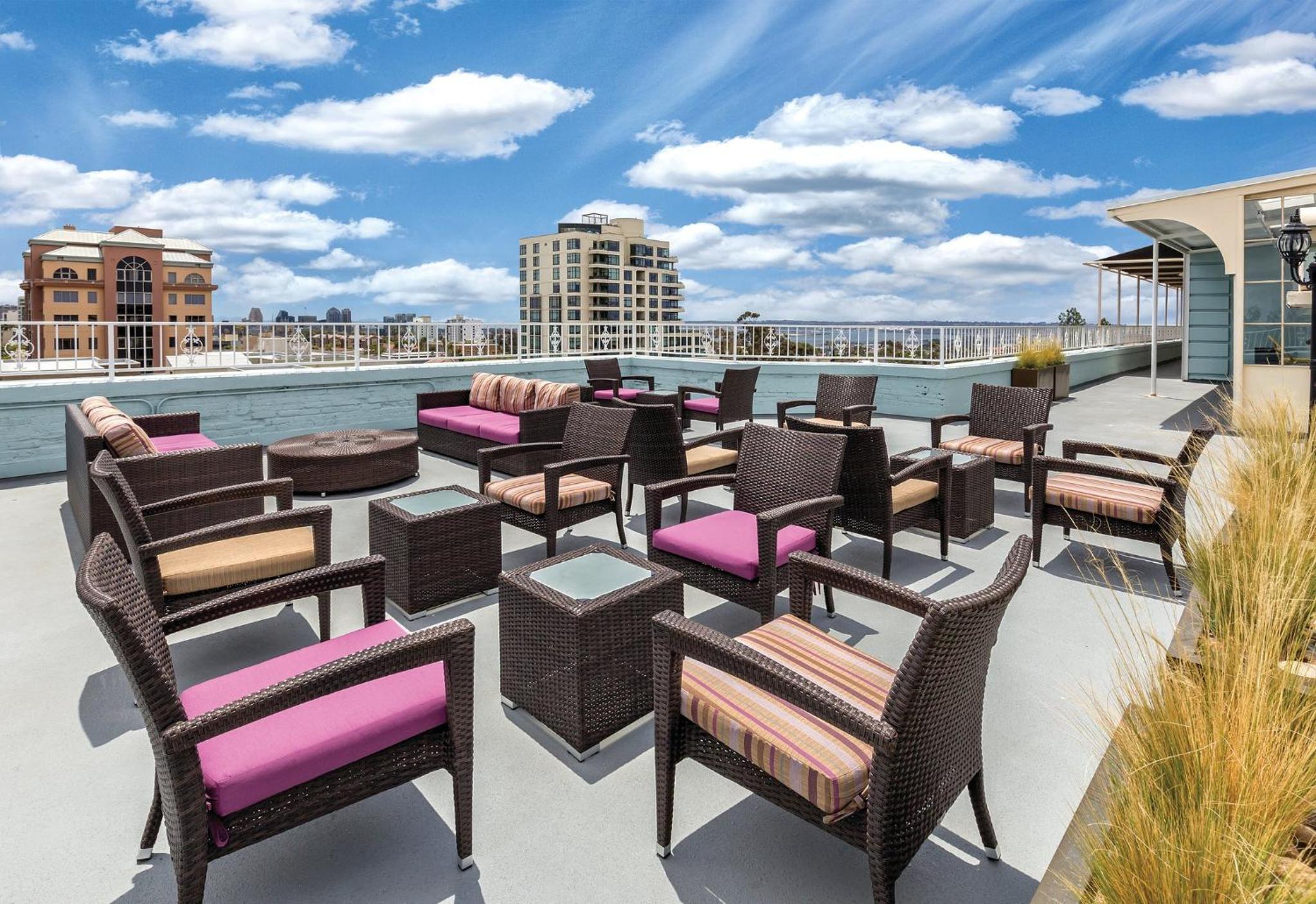 Inn at the Park: San Diego Suites view 3