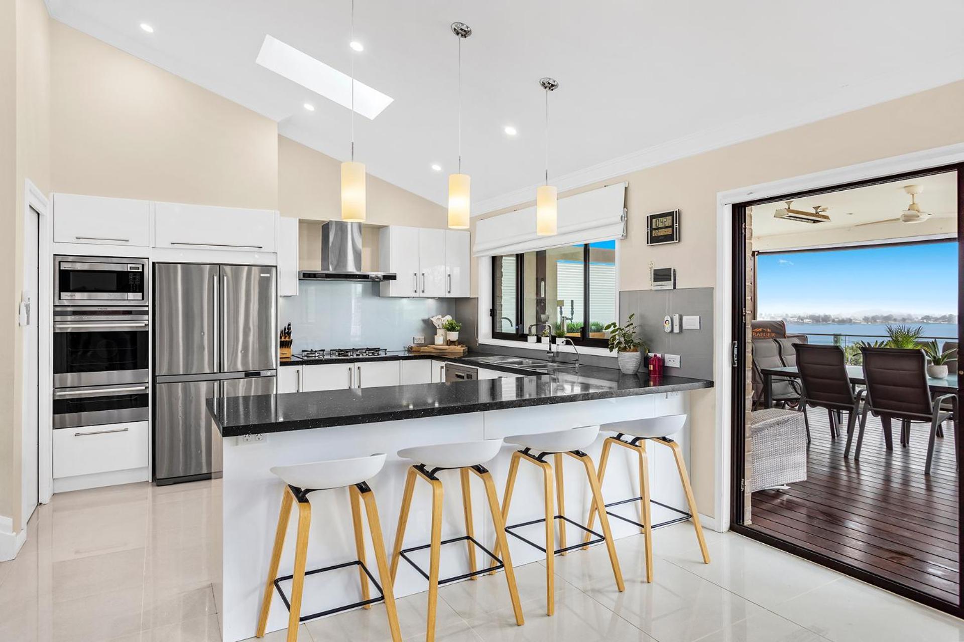 HEATed Pool, Lake & Beach, Luxury 5 B/R House
