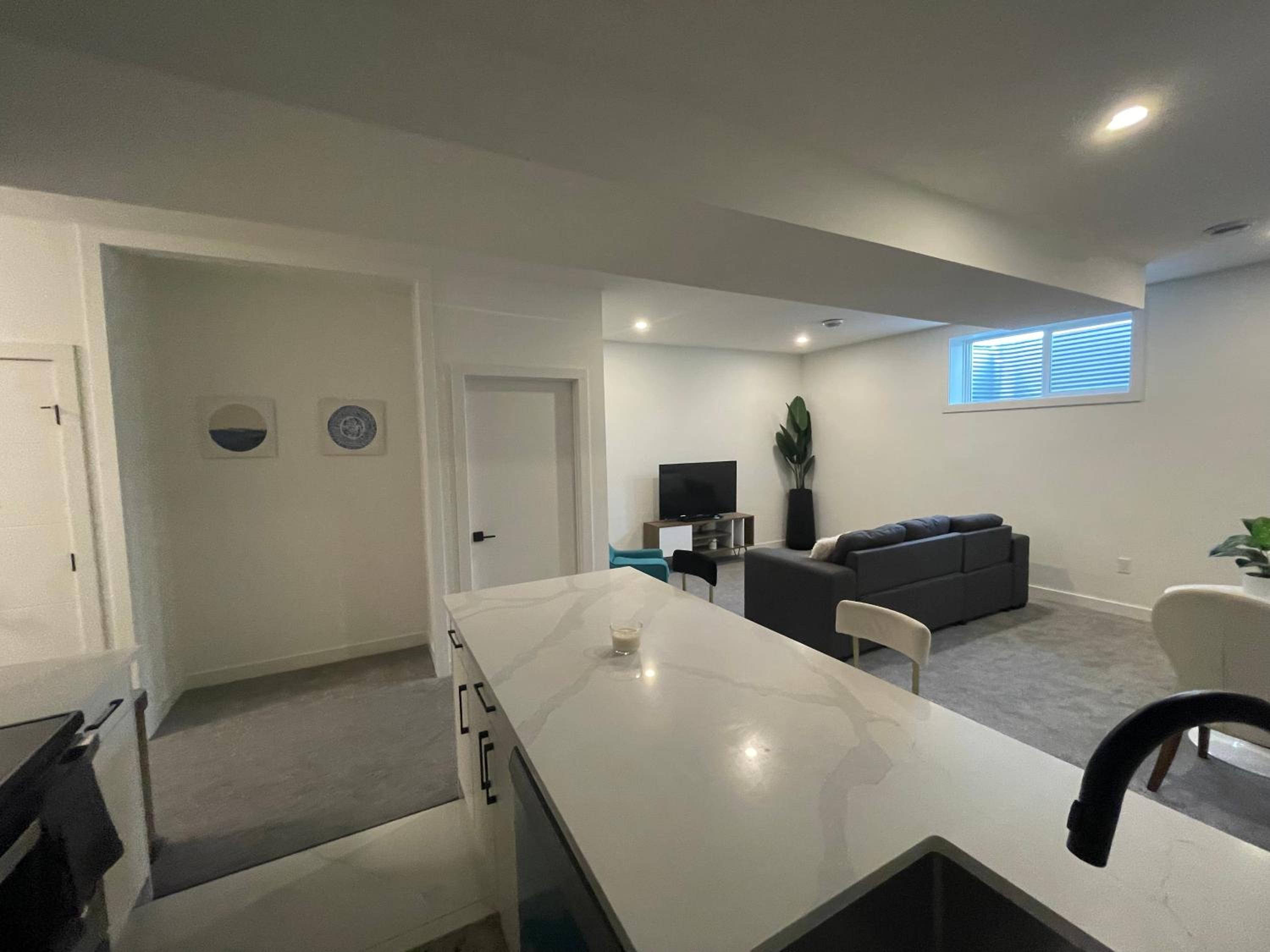 Emerald Suite with 2 beds - 10 minutes from downtown