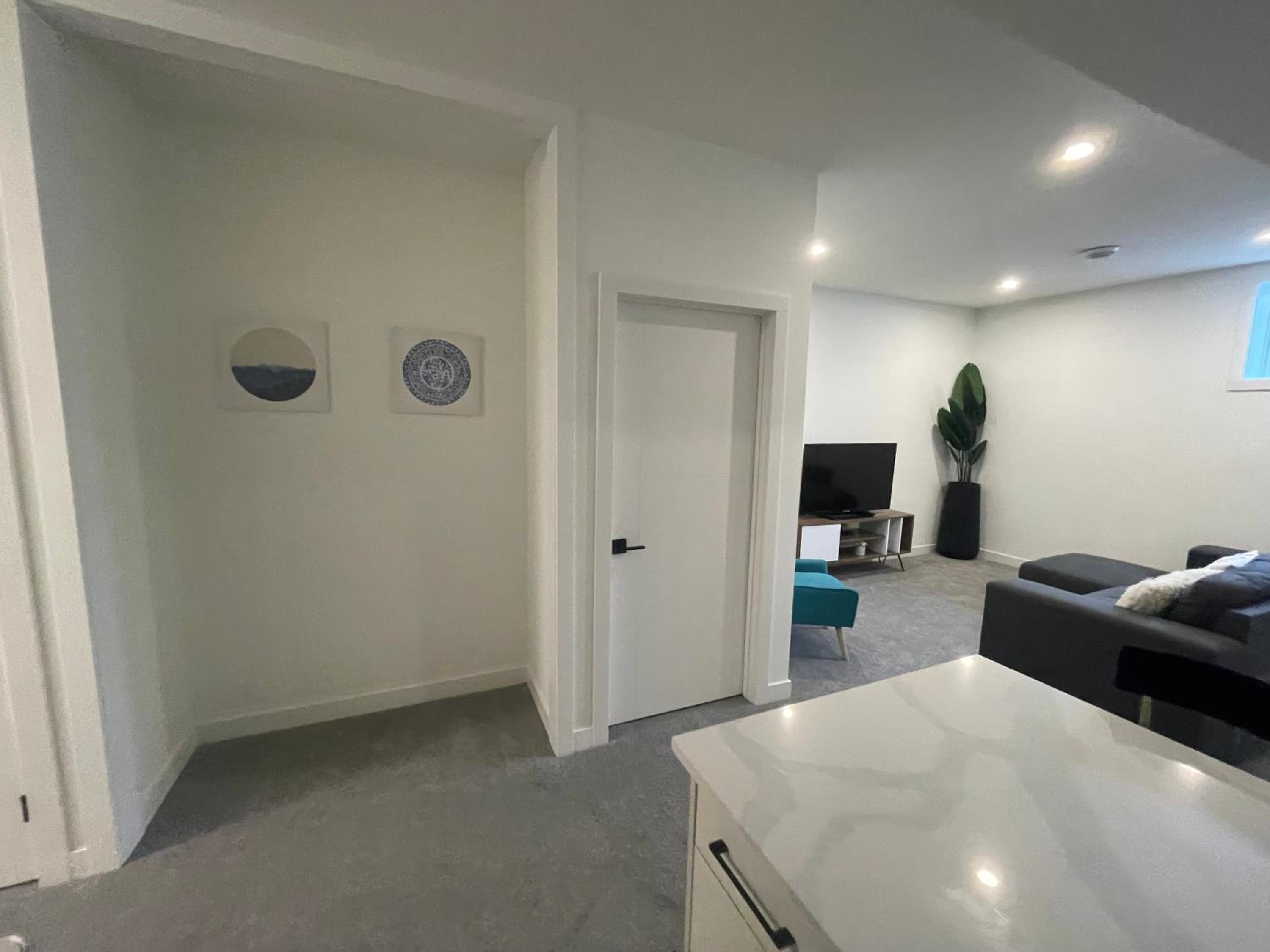 Emerald Suite with 2 beds - 10 minutes from downtown